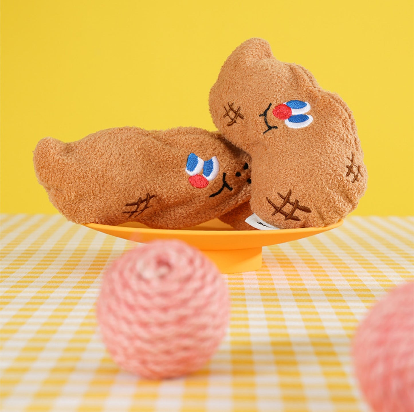 ZeZe Peanut-Shaped Cat Toy