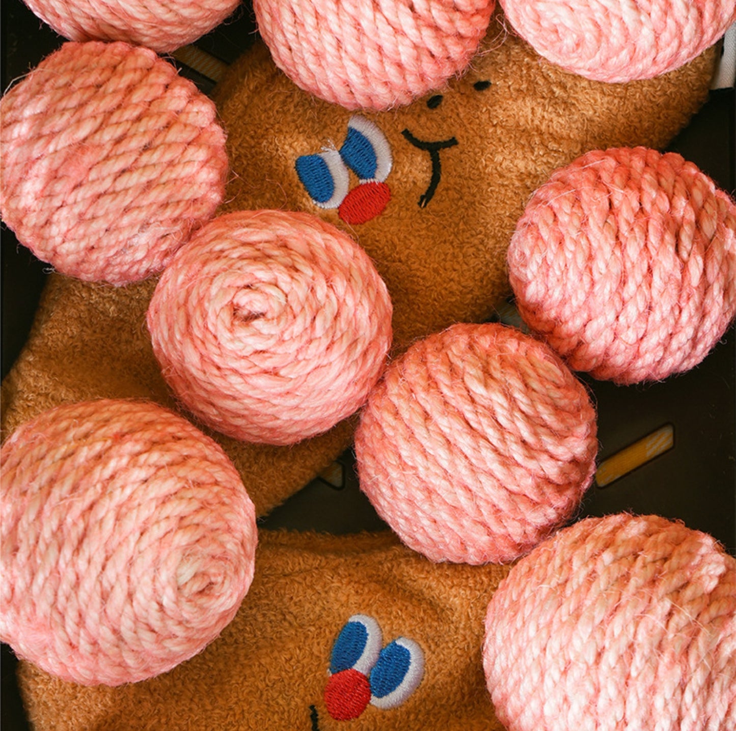 ZeZe Peanut-Shaped Cat Toy