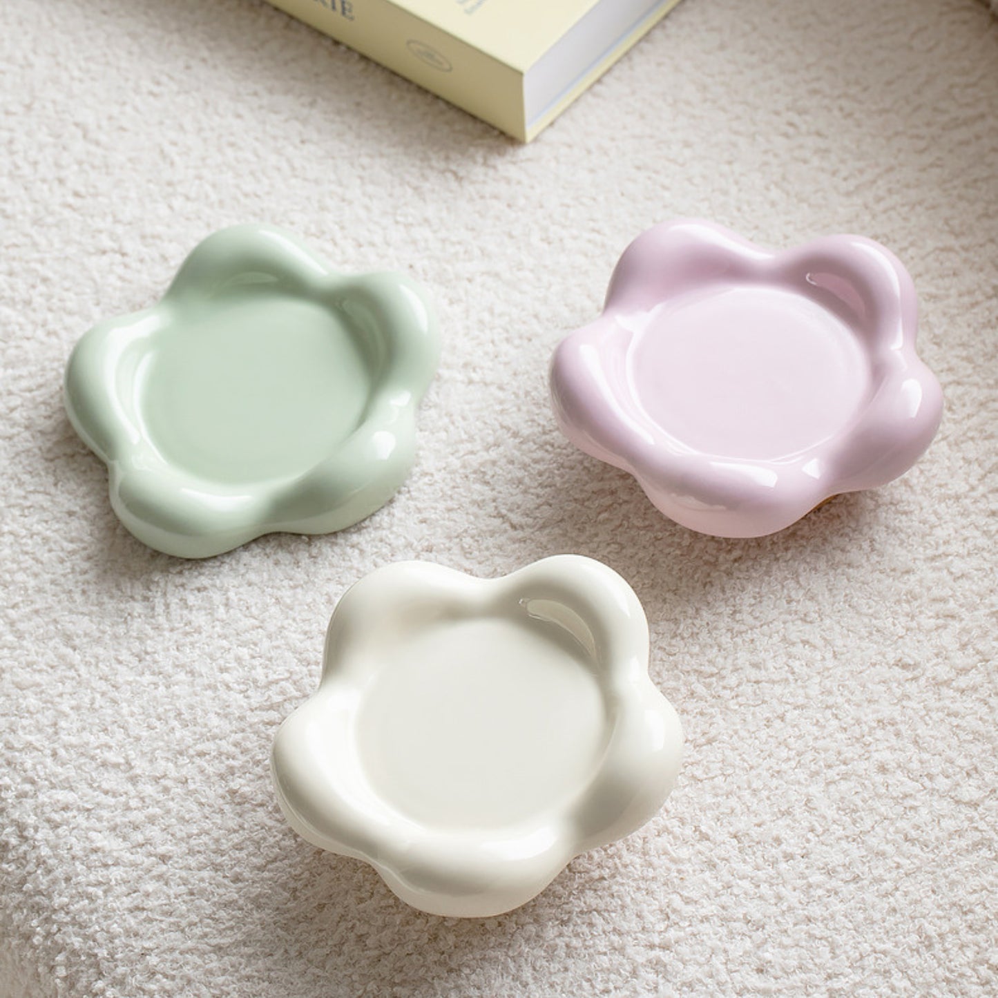 Flower-Shaped Ceramic Pet Food Plate Cat Bowl