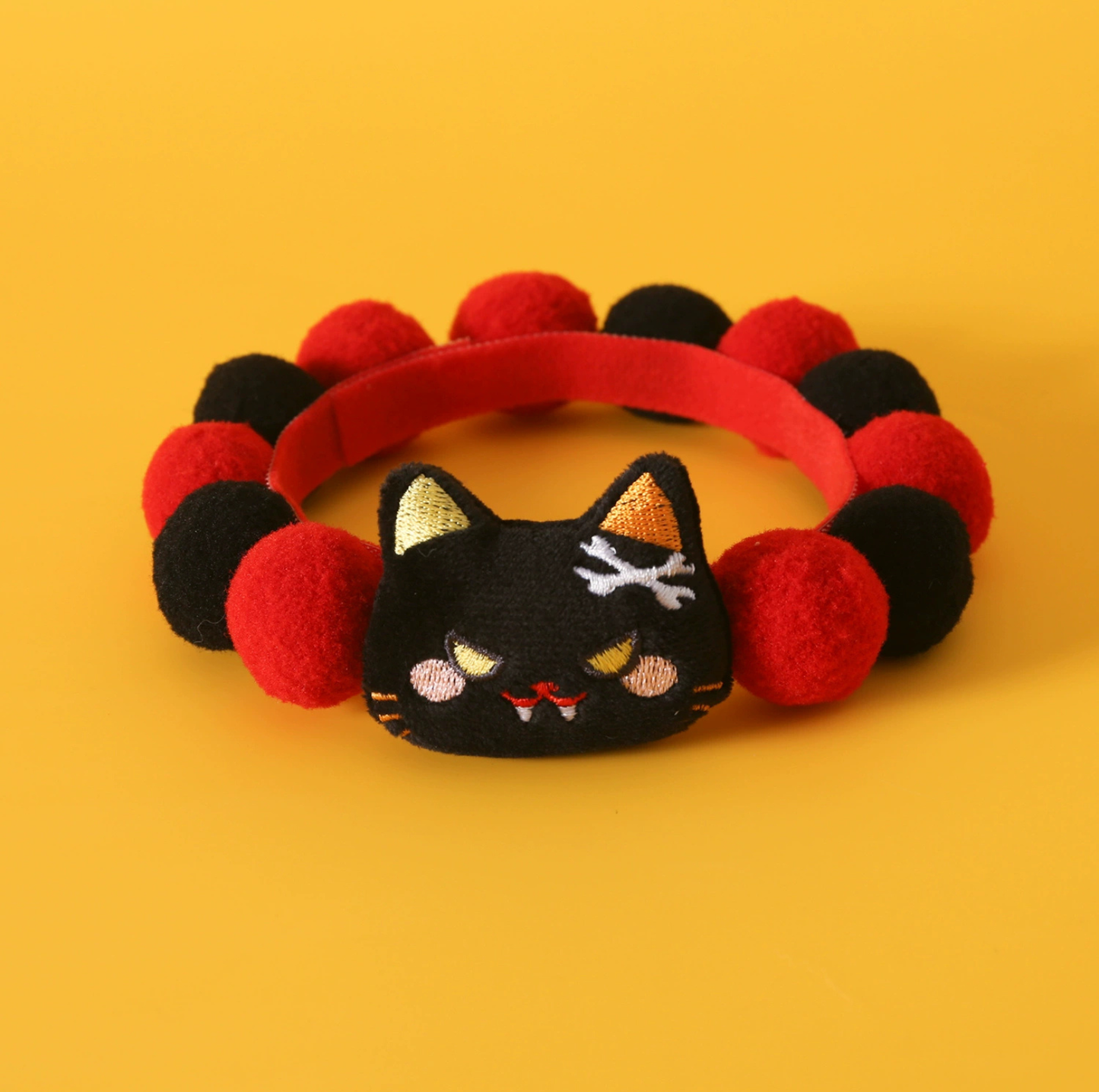 Halloween Plush Ball Collar for Cats and Small Dogs – Soft Cotton Design in Pumpkin, Ghost & Black Cat Styles