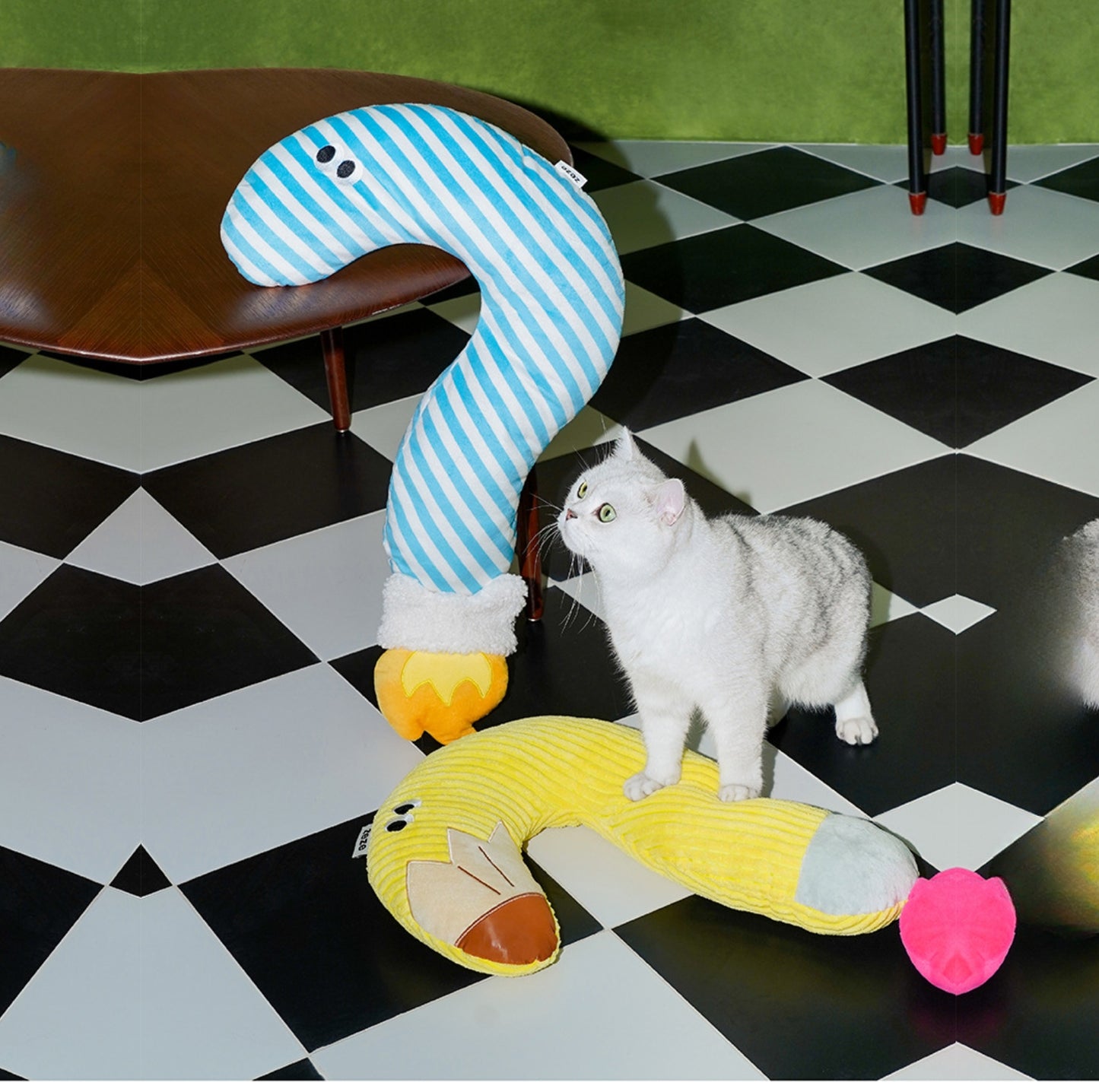 ZeZe "Question Mark" Pet Pillow