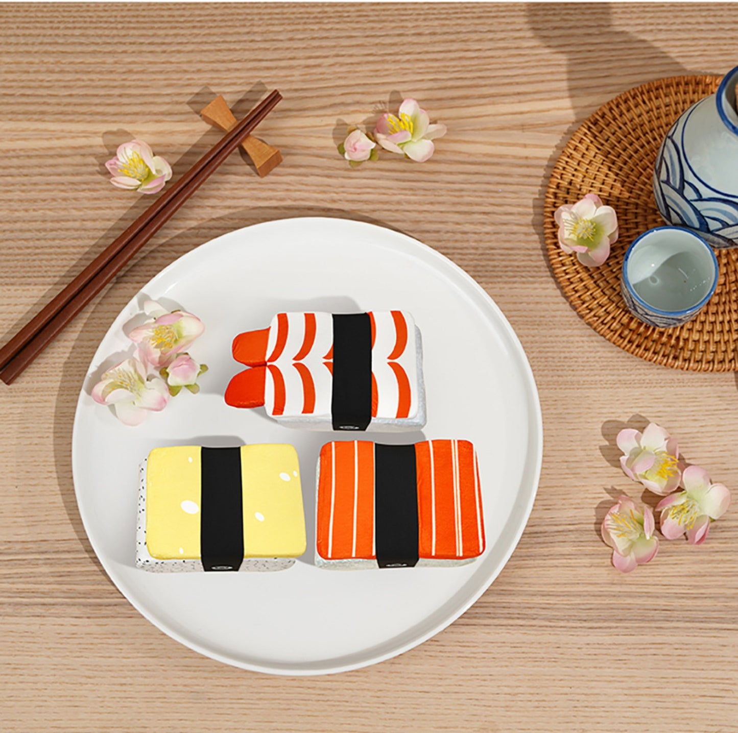 ZeZe Sushi-shaped Multi-functional Chair and Cat Bed