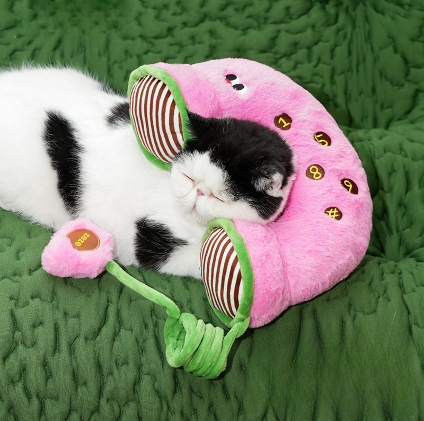 ZeZe Plush Pet Pillow Toy – Soft Cuddly Kicker