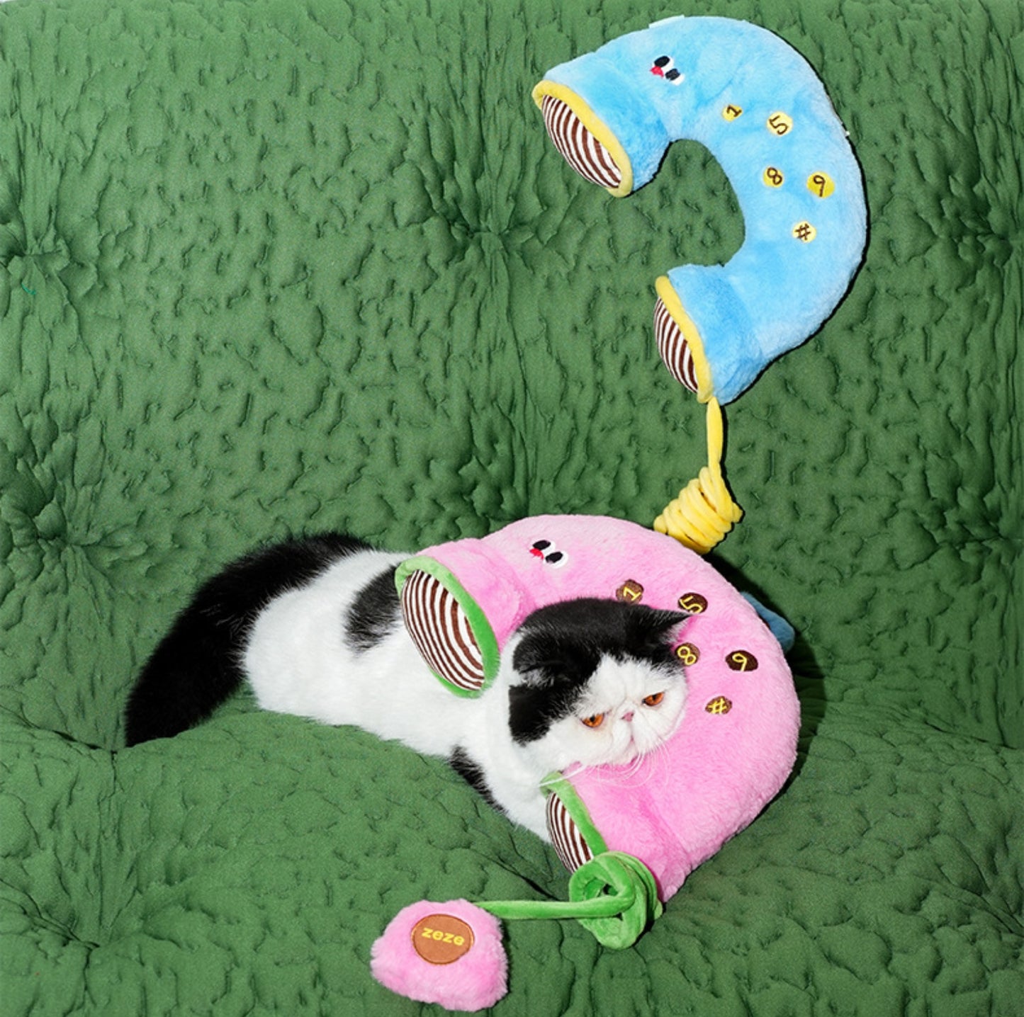 ZeZe Plush Pet Pillow Toy – Soft Cuddly Kicker