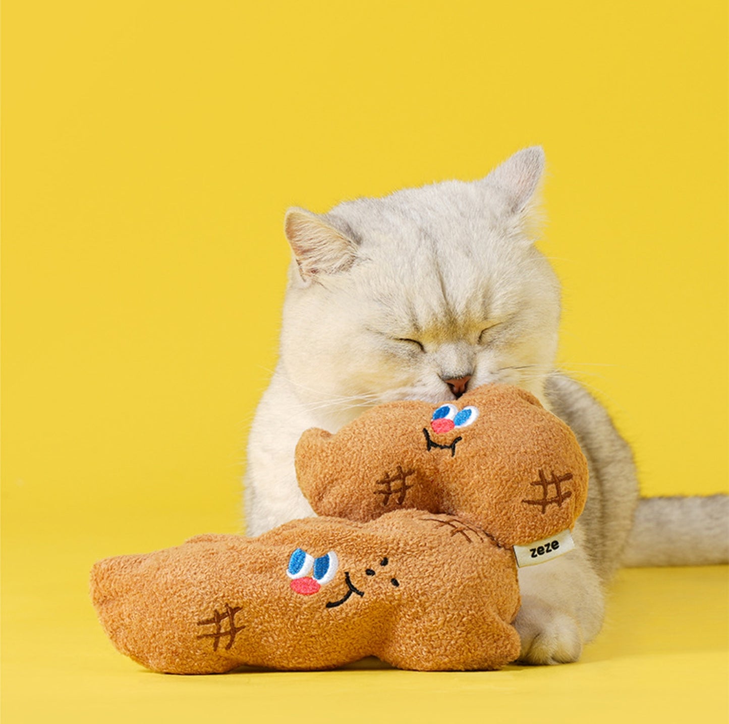ZeZe Peanut-Shaped Cat Toy