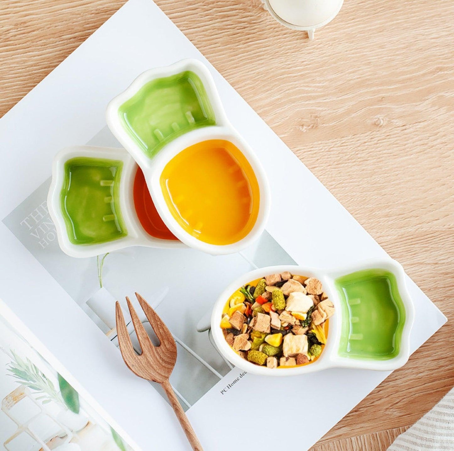 Carrot-Shaped Ceramic Dual-Compartment Small Animals Bowl - {{product.type}} - PawPawUp