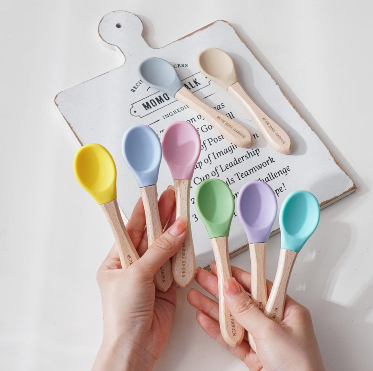 Elegant Baby-Grade Silicone Pet Food Spoon with Wooden Handle - {{product.type}} - PawPawUp