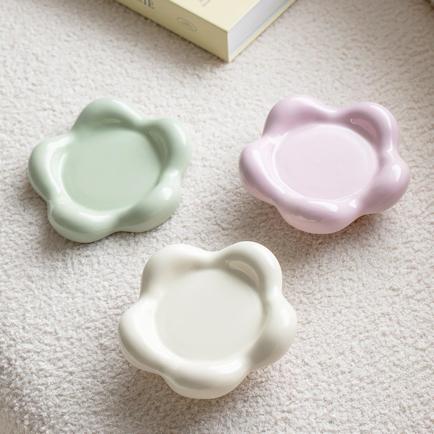 Flower-Shaped Ceramic Pet Food Plate Cat Bowl - {{product.type}} - PawPawUp