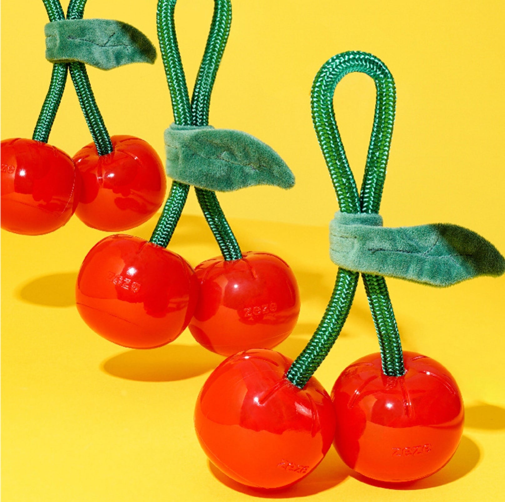 ZeZe Crystal Fruit Rope Chew Toy – Cherry & Orange (TPR Dental Tug Toy for Dogs) - {{product.type}} - PawPawUp