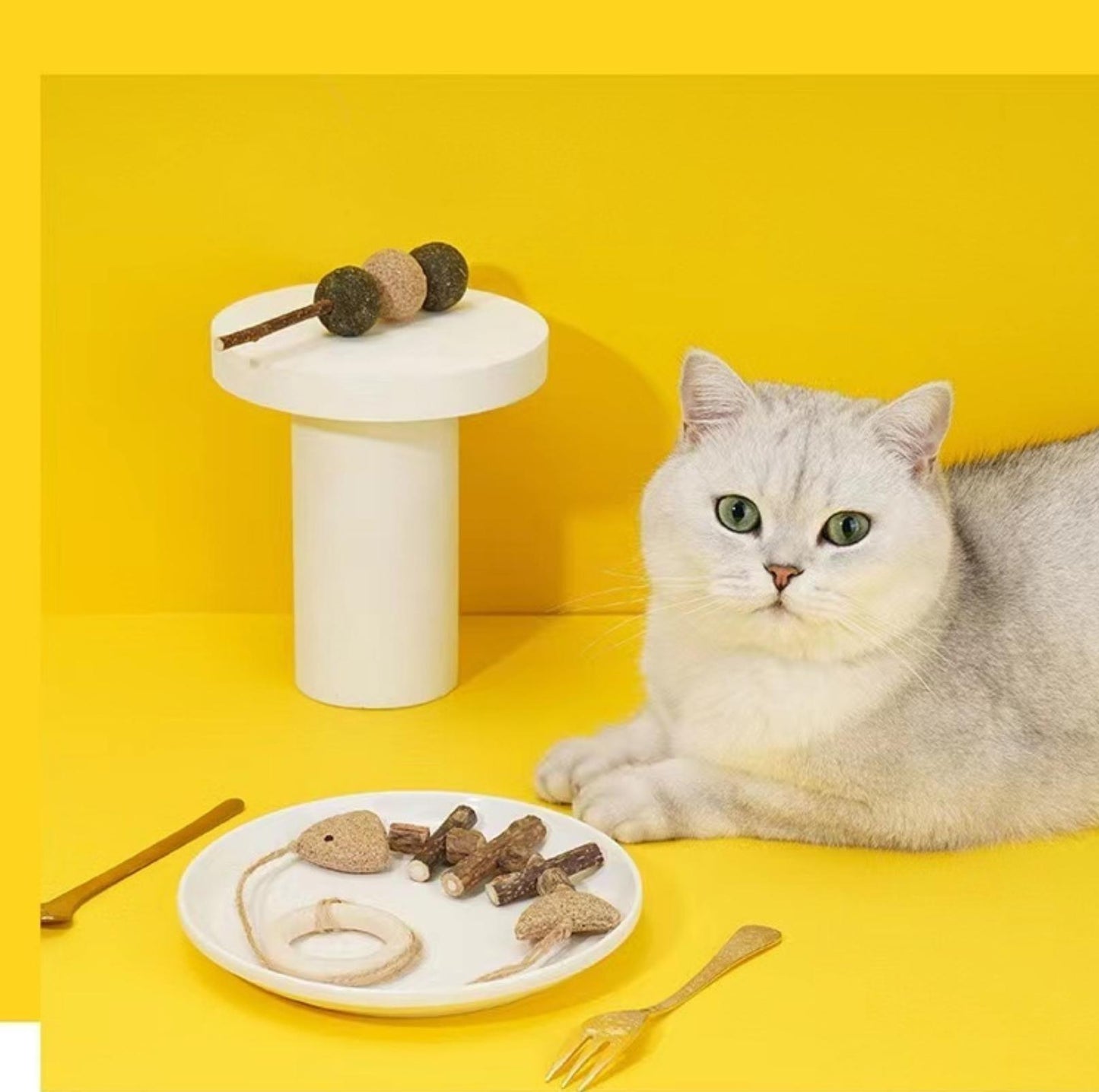ZeZe Acorn Catnip Cat Toys Bite Resistant and Teeth Clean - {{product.type}} - PawPawUp