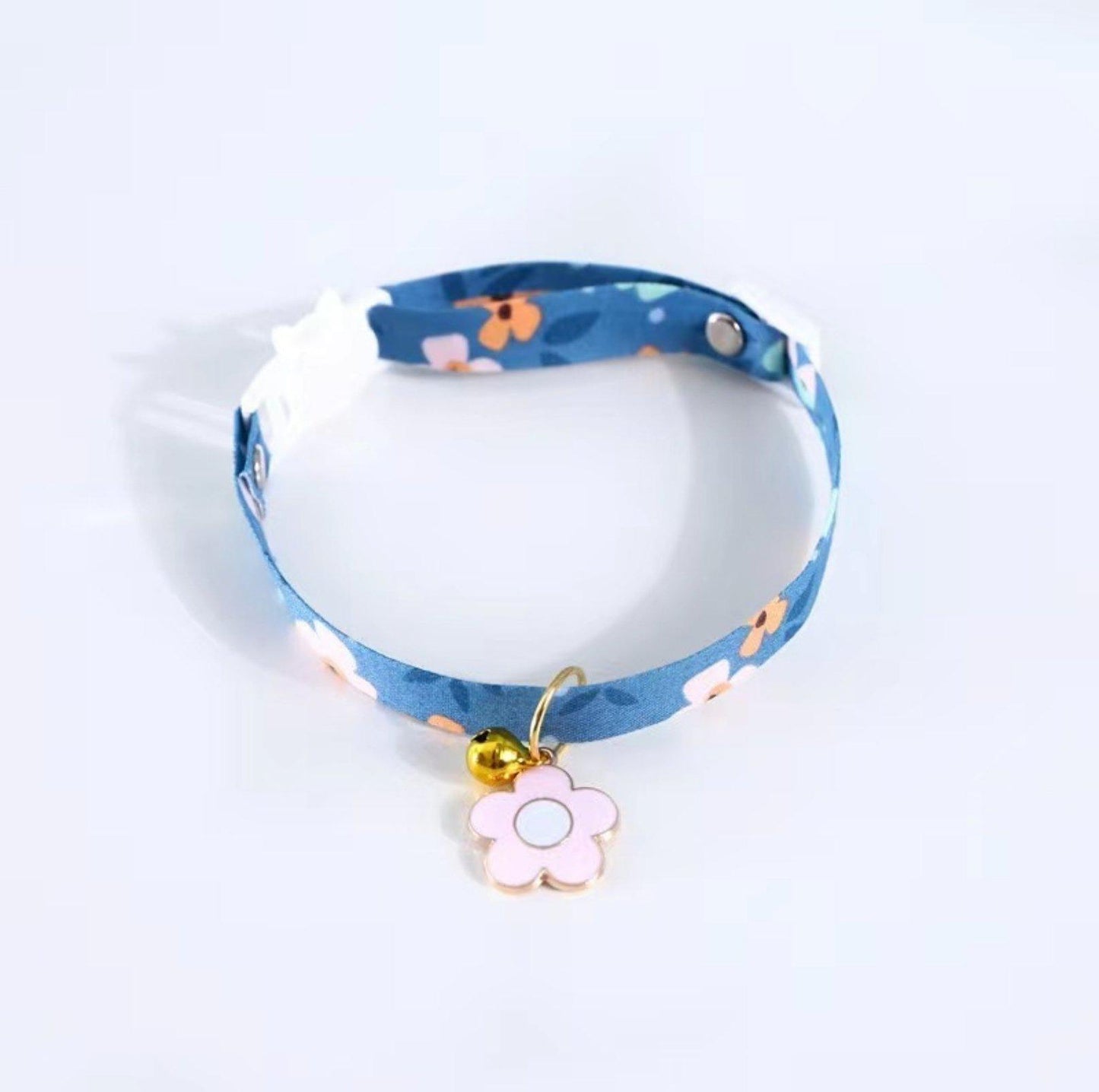 Flower Series Pendant Style Adjustable Pet Collar - {{product.type}} - PawPawUp