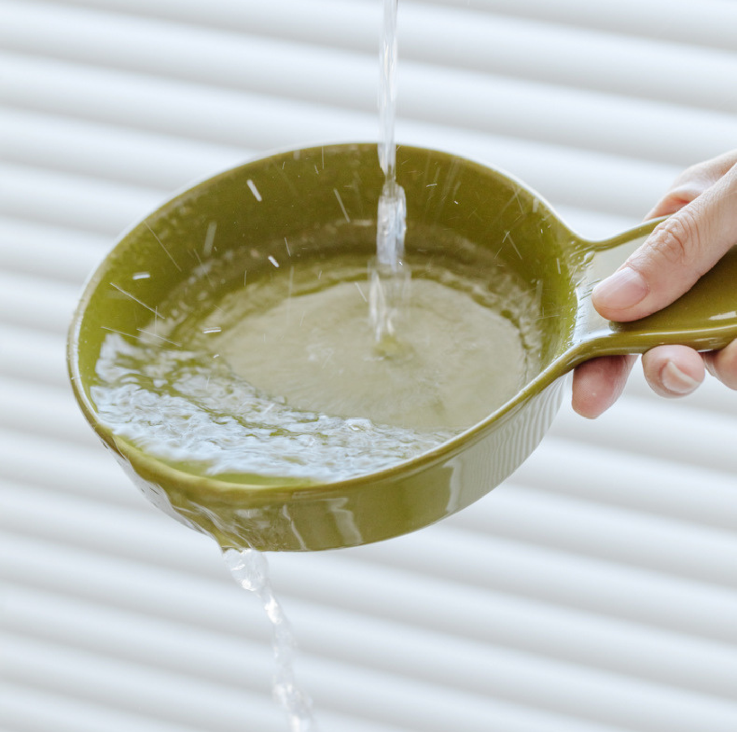 Pan-Style Ceramic Pet Feeding Bowl with Handle