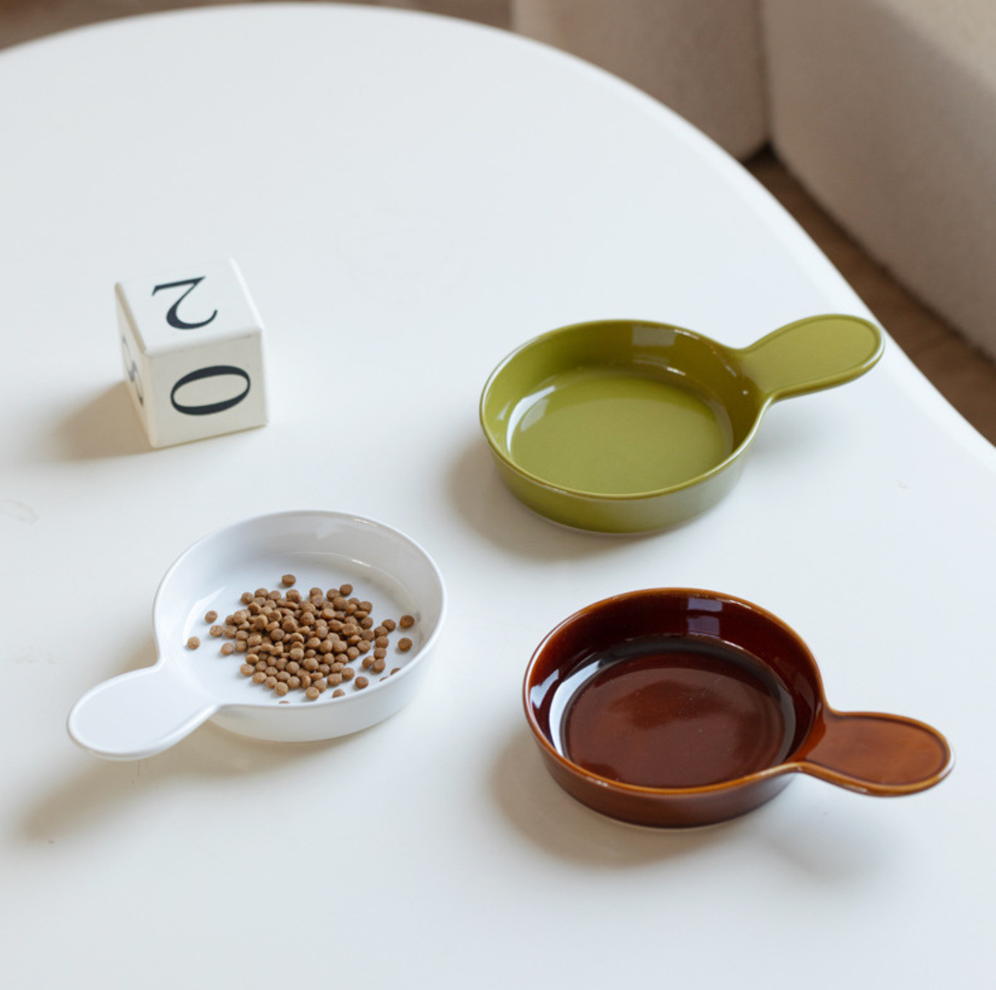 Pan-Style Ceramic Pet Feeding Bowl with Handle