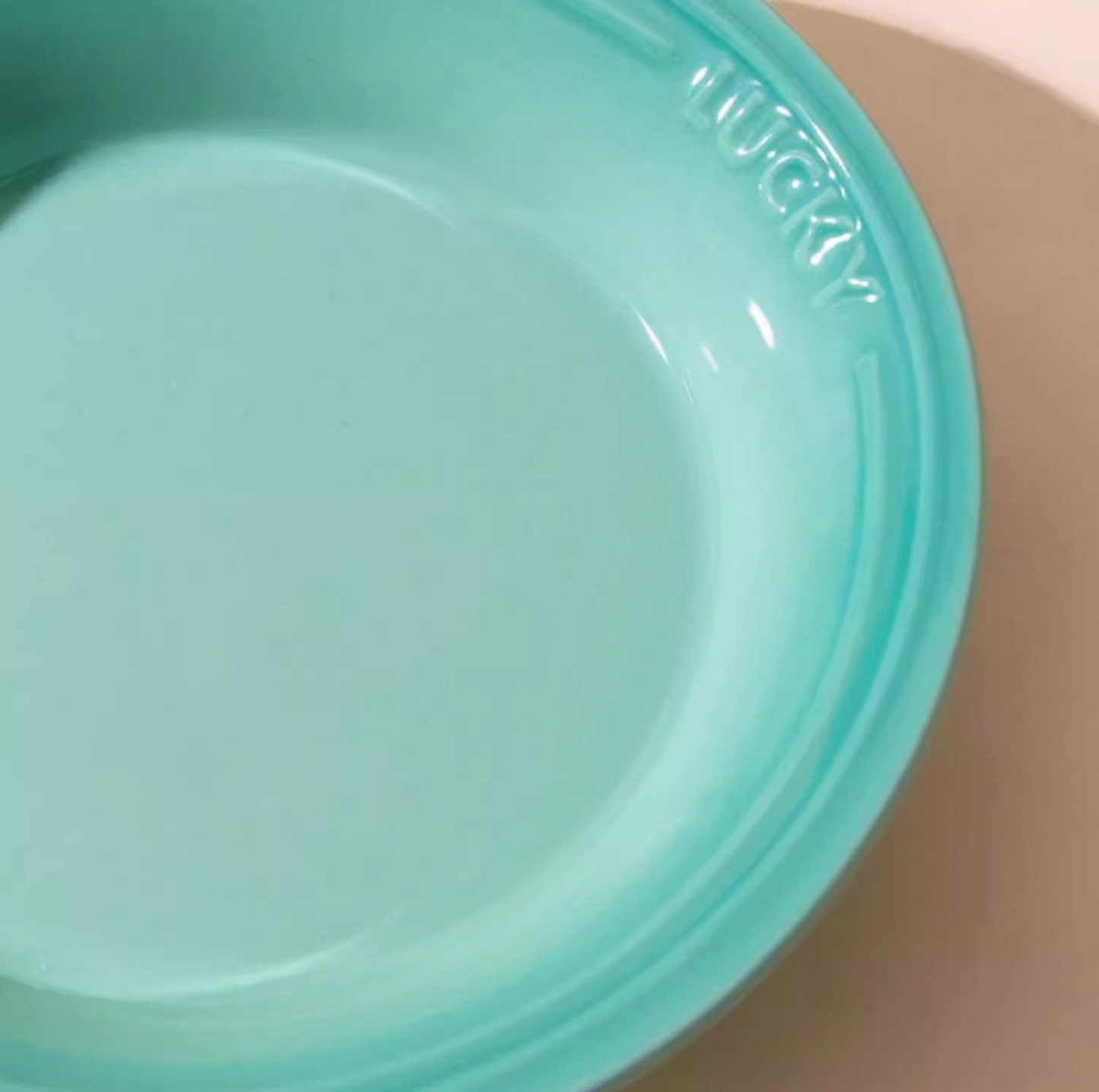 Lucky 6-Inch Flat Ceramic Pet Bowl – Multicolour Glazed Plate for Cats & Small Dogs