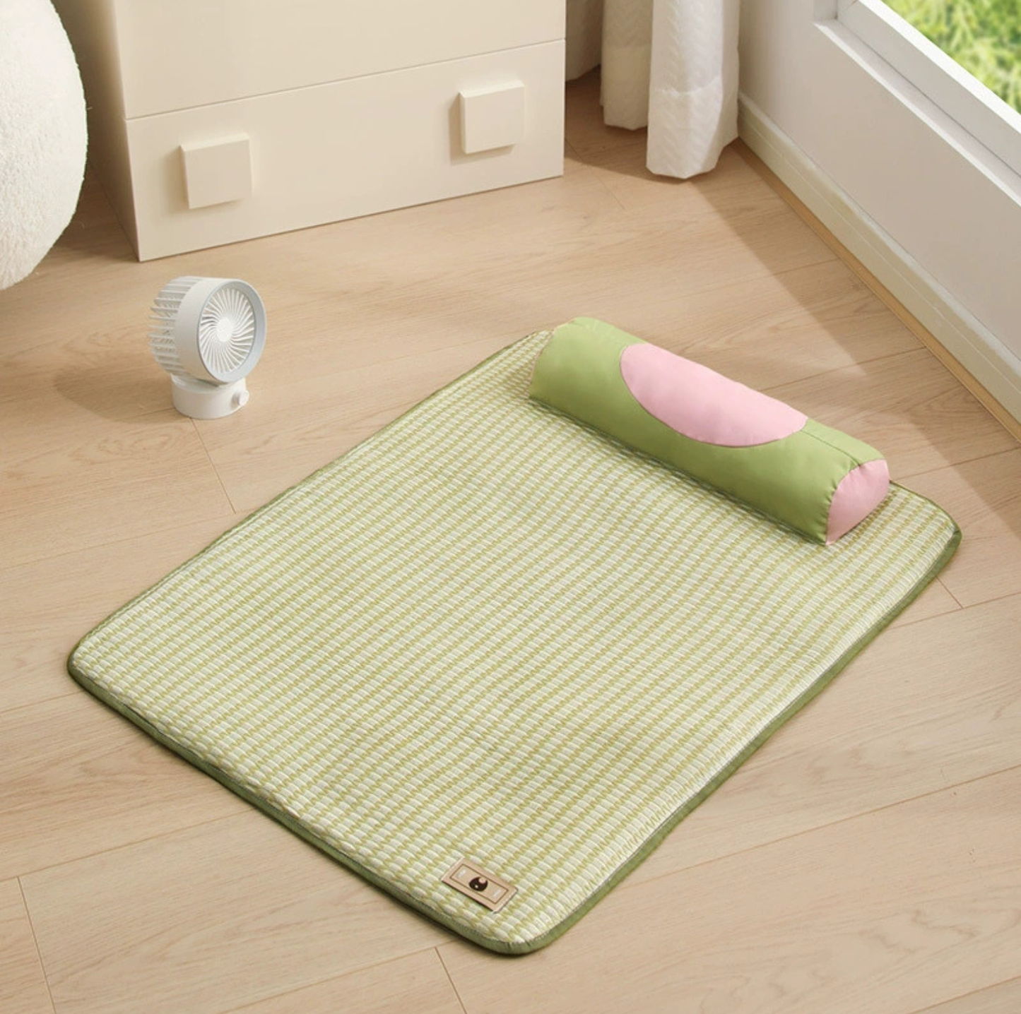Summer Cool Feeling Pet Mat with Neck Pillow
