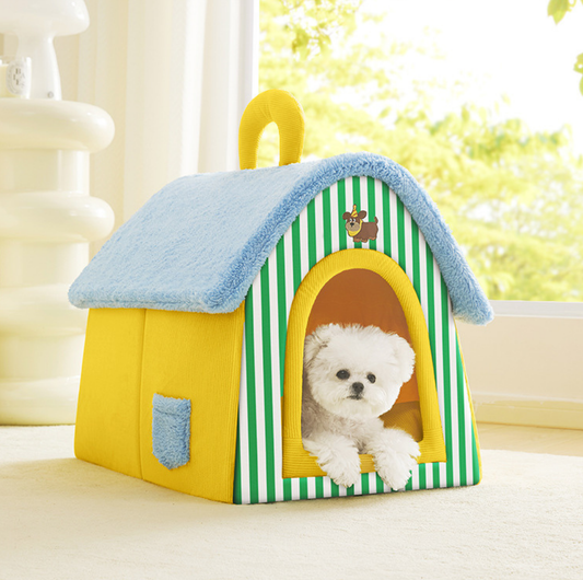 Cosy Cabin-Style Enclosed Pet House with Carry Handle