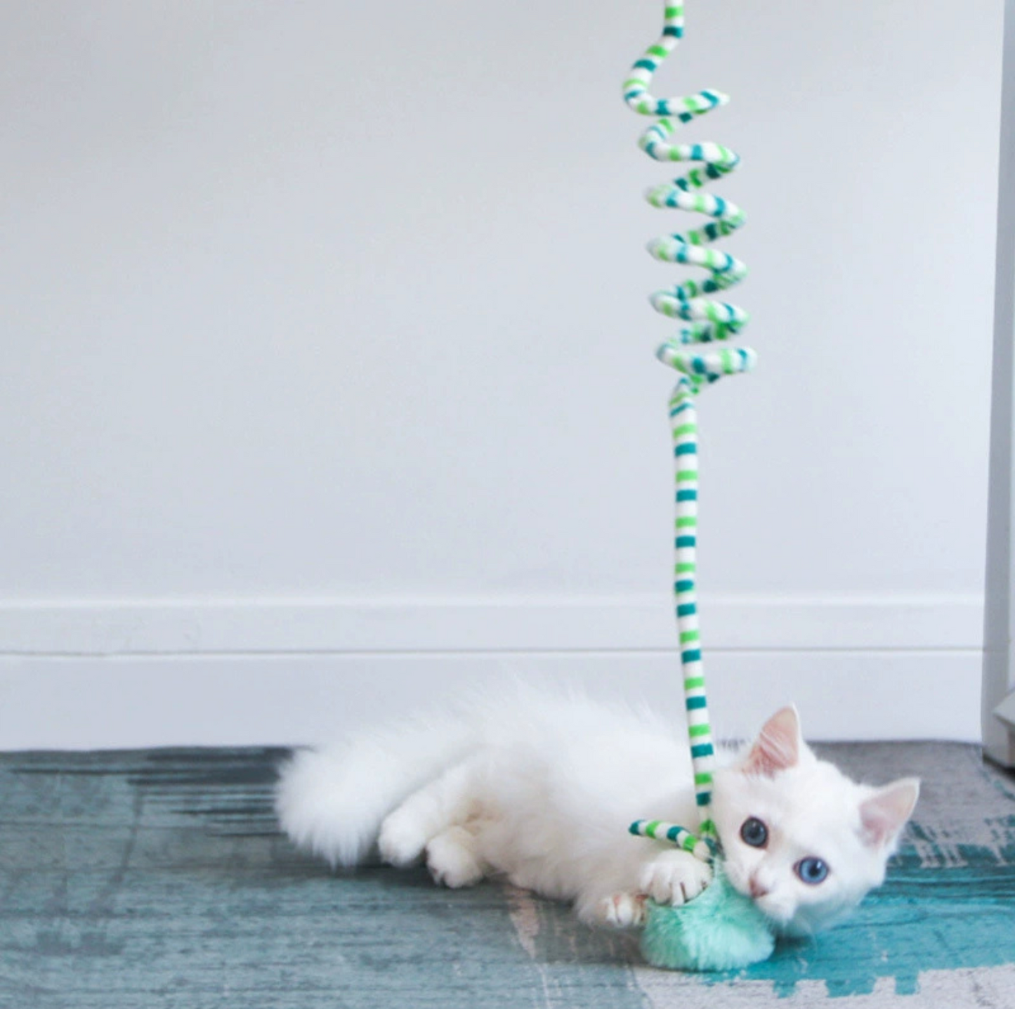 Hanging Elastic Cat Teaser Toy – Interactive Pom Ball with Suction Cup