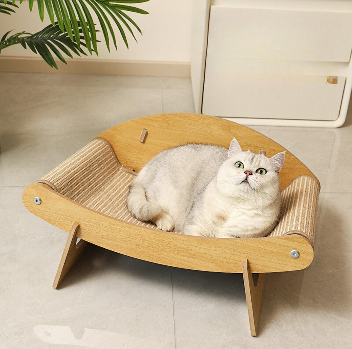 Multifunctional Crab Shaped Sisal Cat Scratcher Lounge