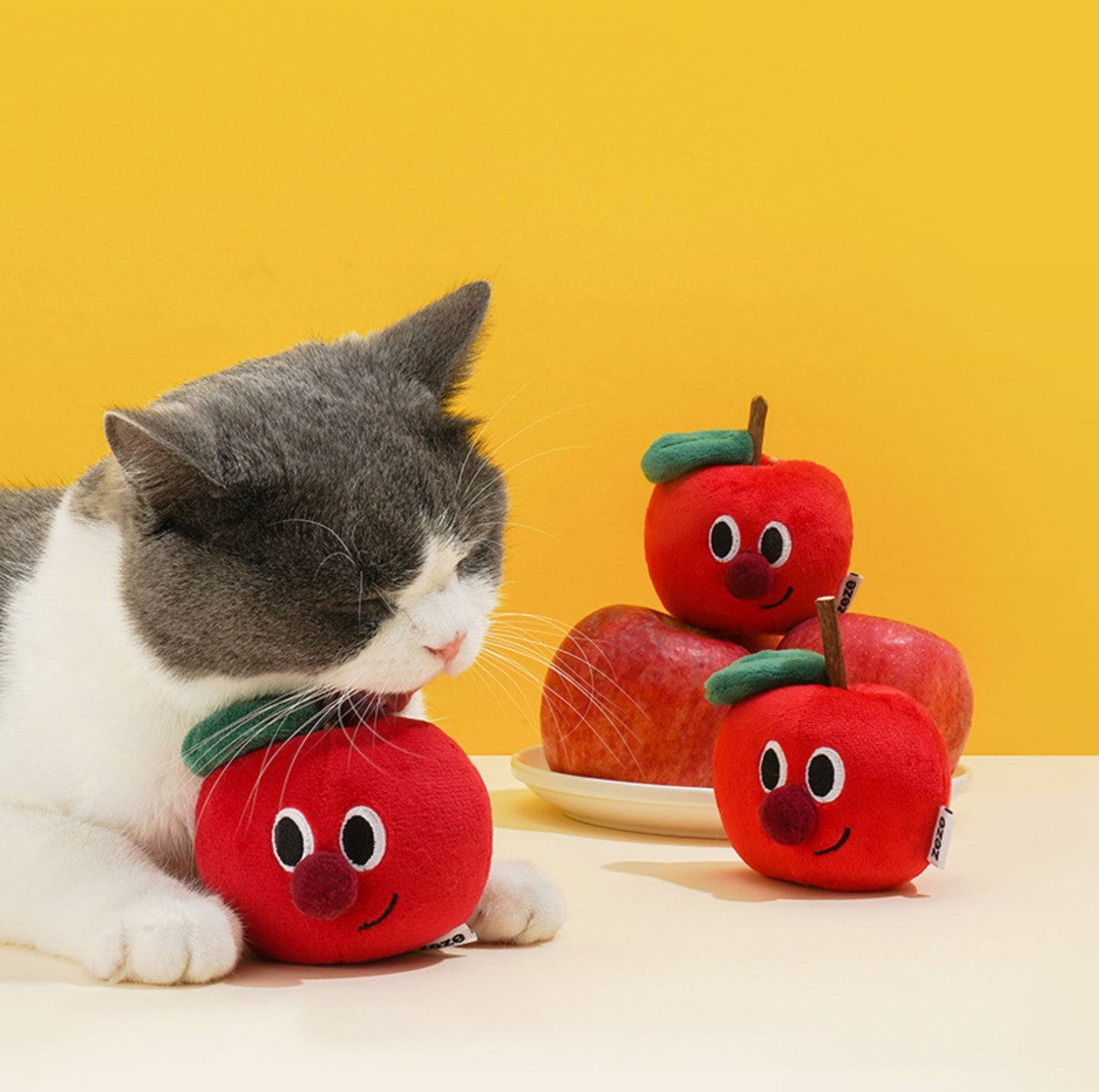 ZeZe Apple-Shaped Polygonum Cat Toy