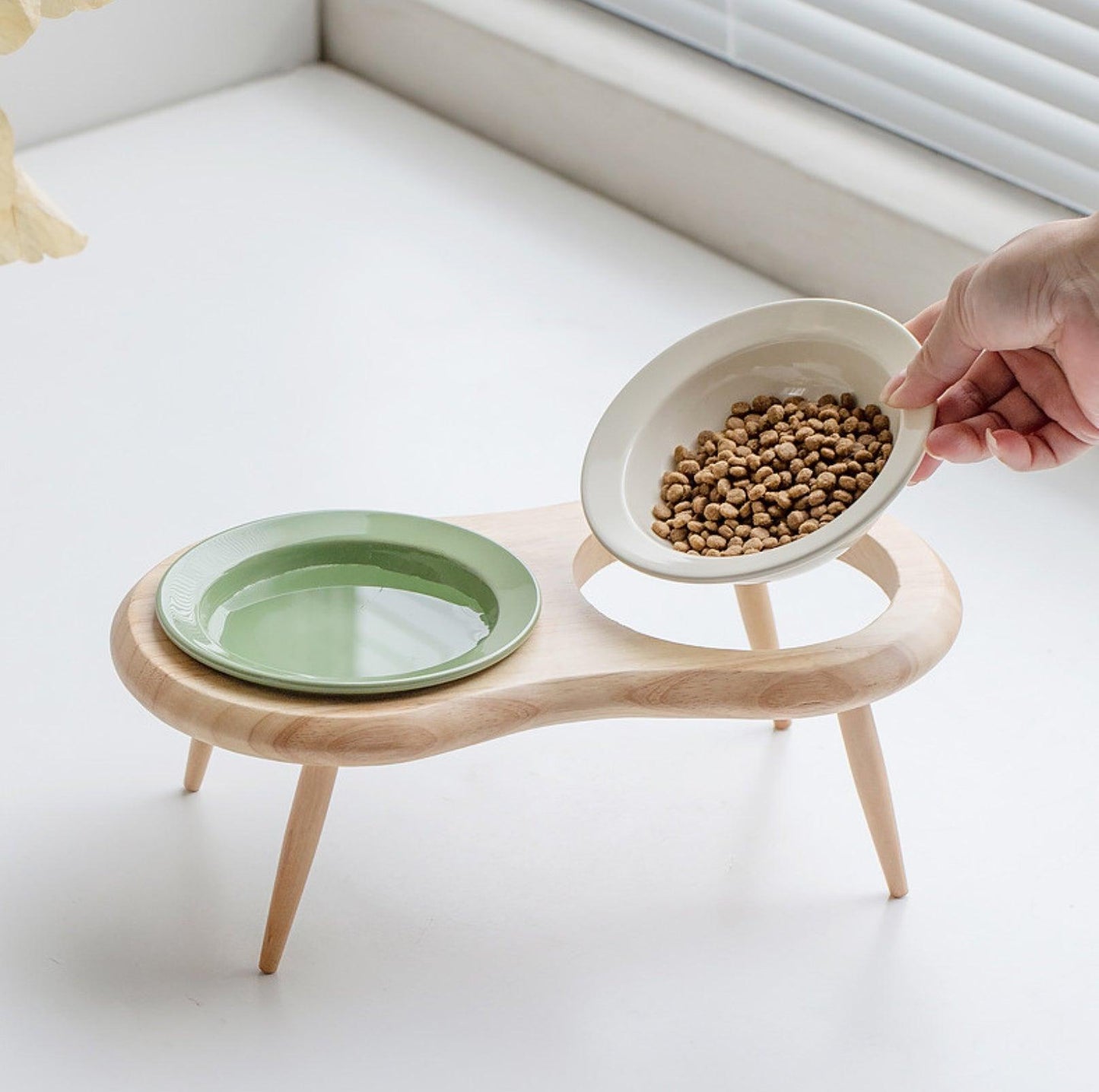 UFO Styled Tilted Cat and Dog Bowl with Elevated Stand