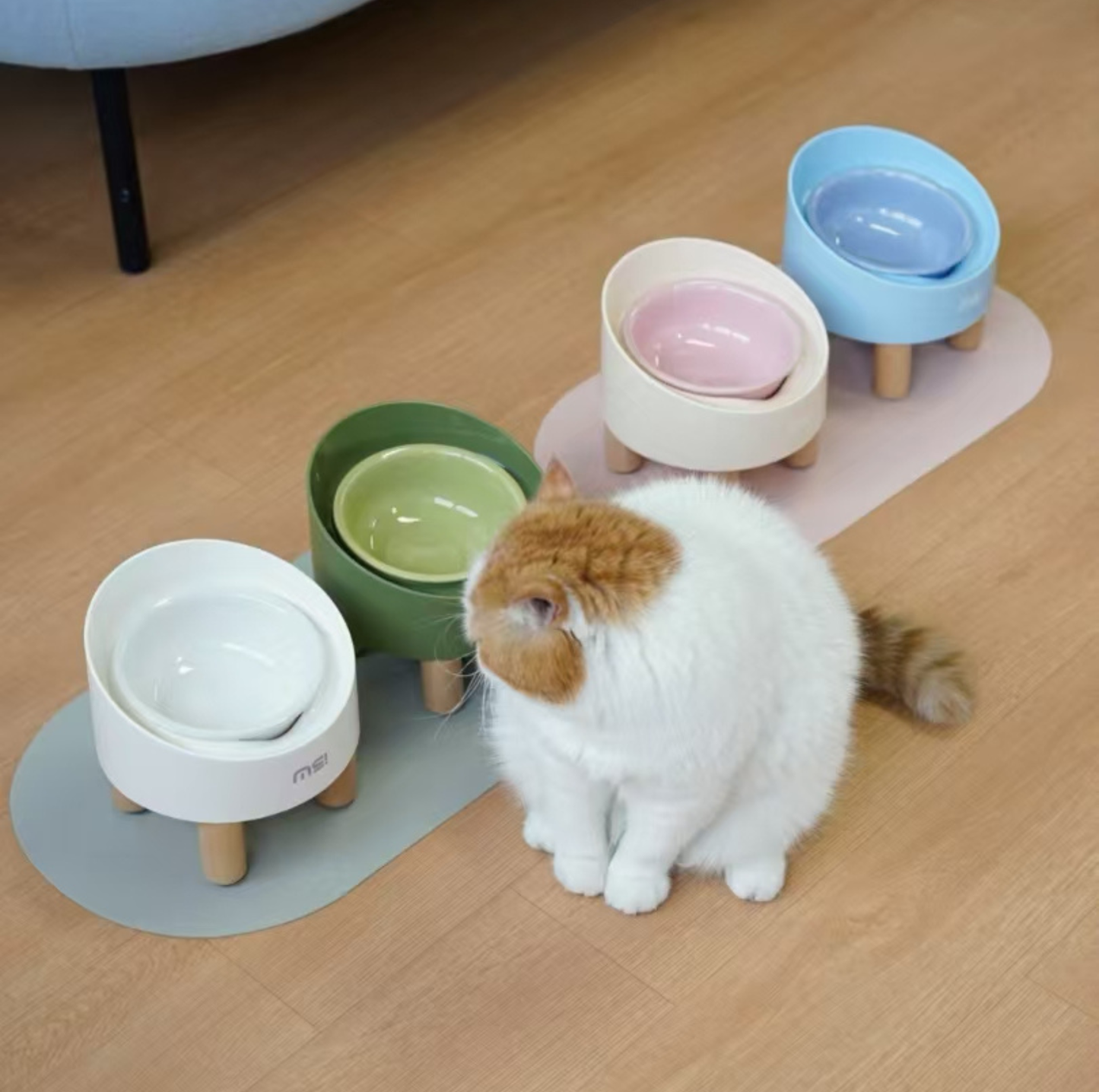 Makesure Rolls Elevated Ceramic Pet Bowl with Wooden Stand