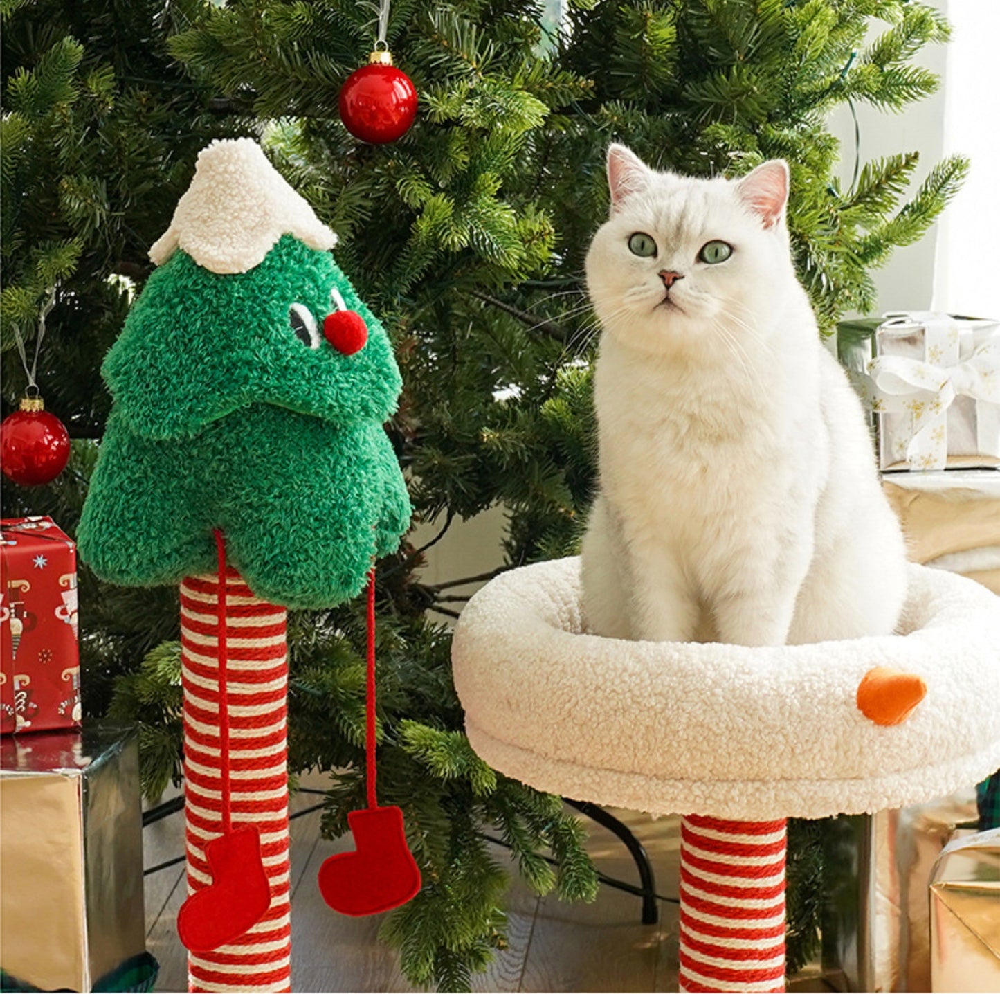 ZeZe Christmas Snow Wonderland Cat Tree & Scratching Post