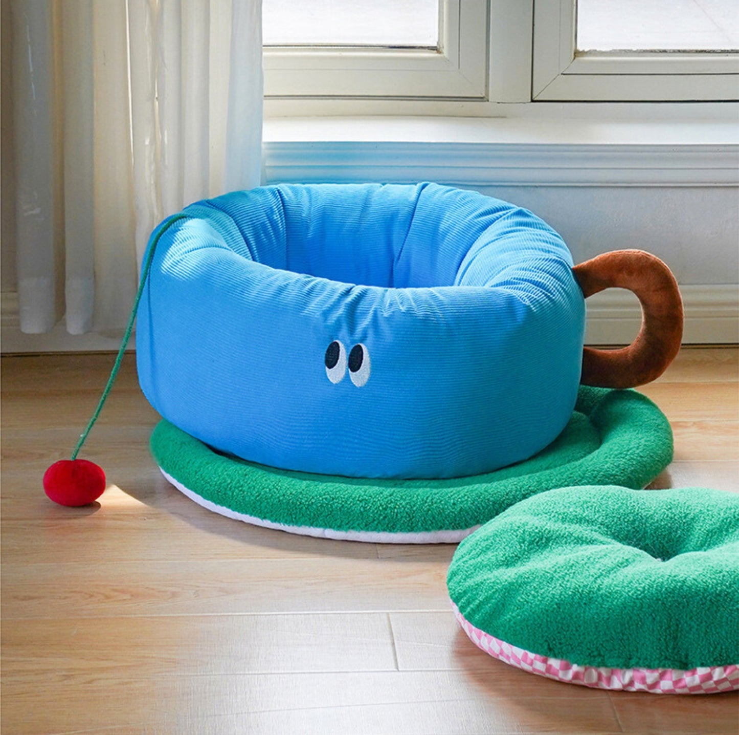 ZeZe Coffee Cup-Styled Deep Sleep Pet Bed