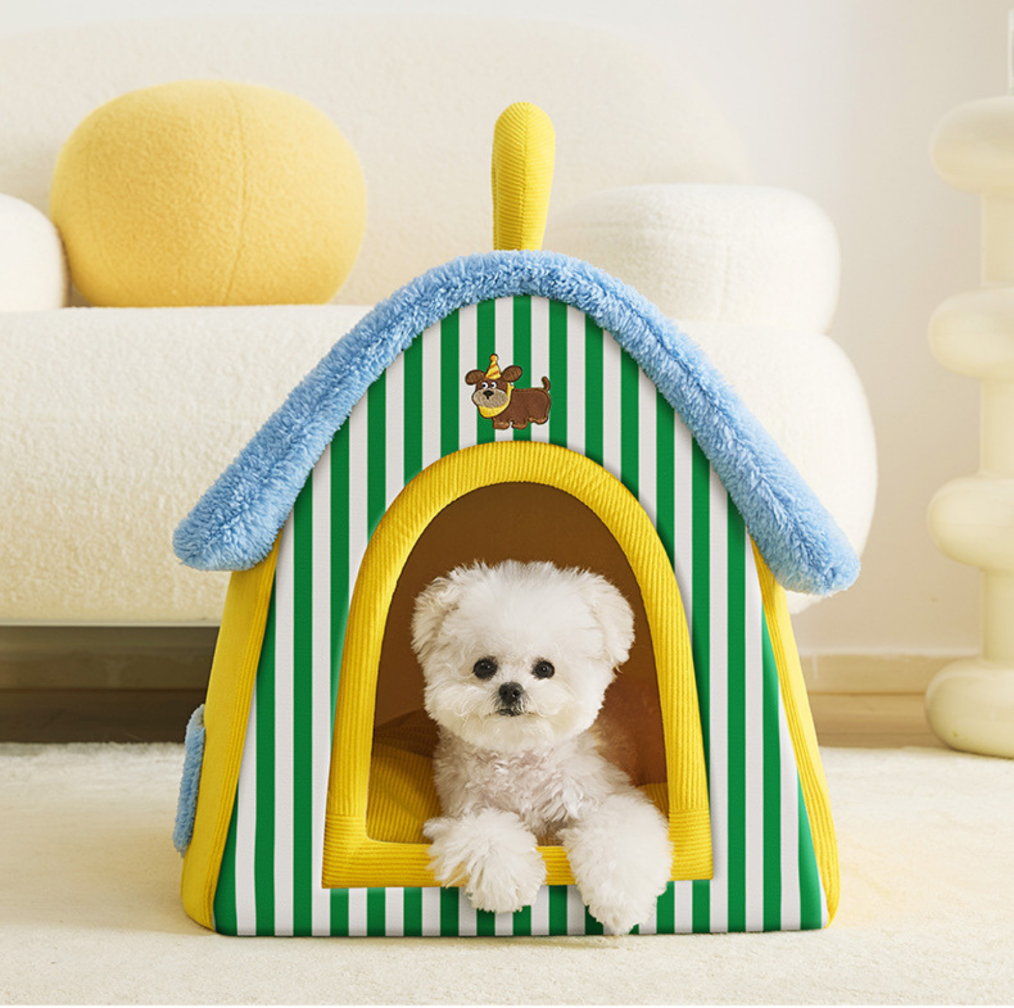 Cosy Cabin-Style Enclosed Pet House with Carry Handle