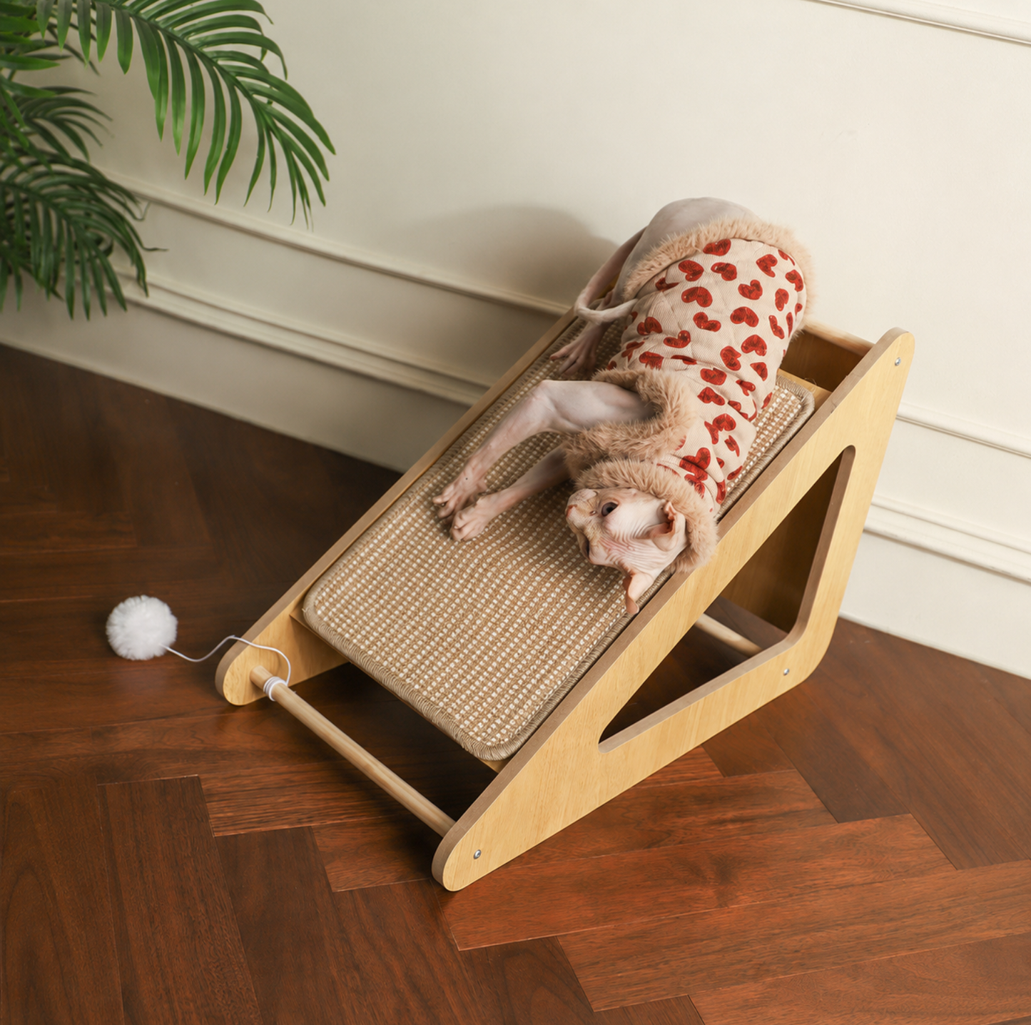 Triangle Sisal Cat Scratcher Stand with Play Ball