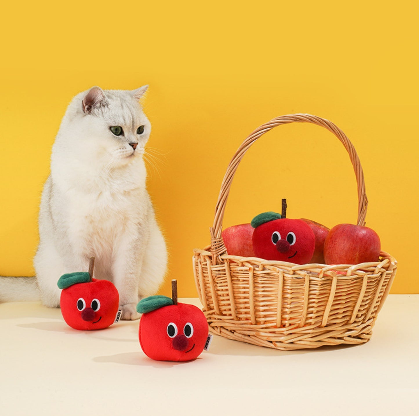 ZeZe Apple-Shaped Polygonum Cat Toy