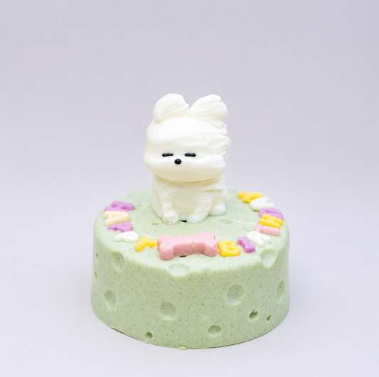 Le Petit Paws: Fluffy Breeze. Dog Birthday Cake - White