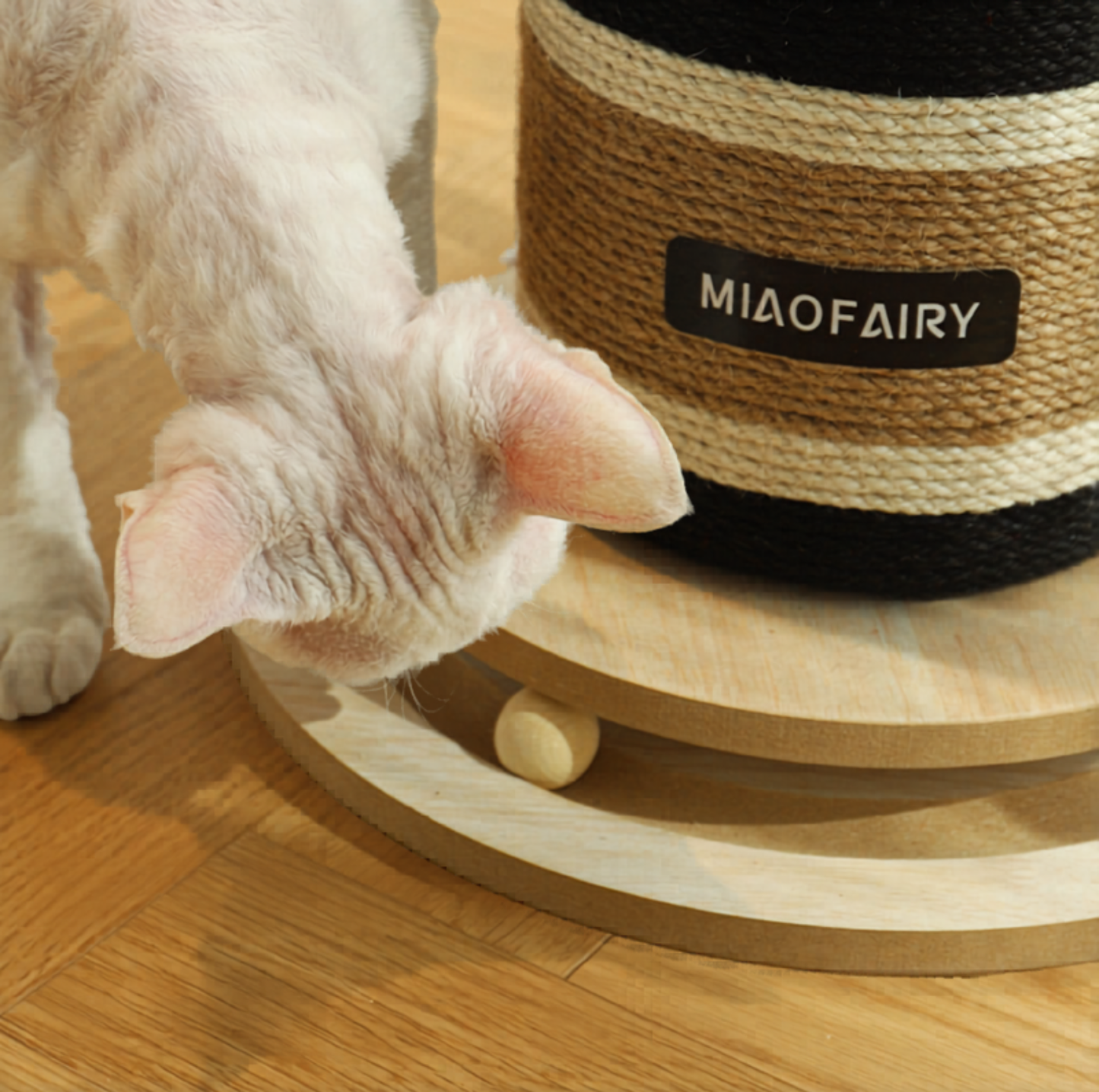 Wine Bottle Cat Scratching Post with Rotating Ball-Track Base