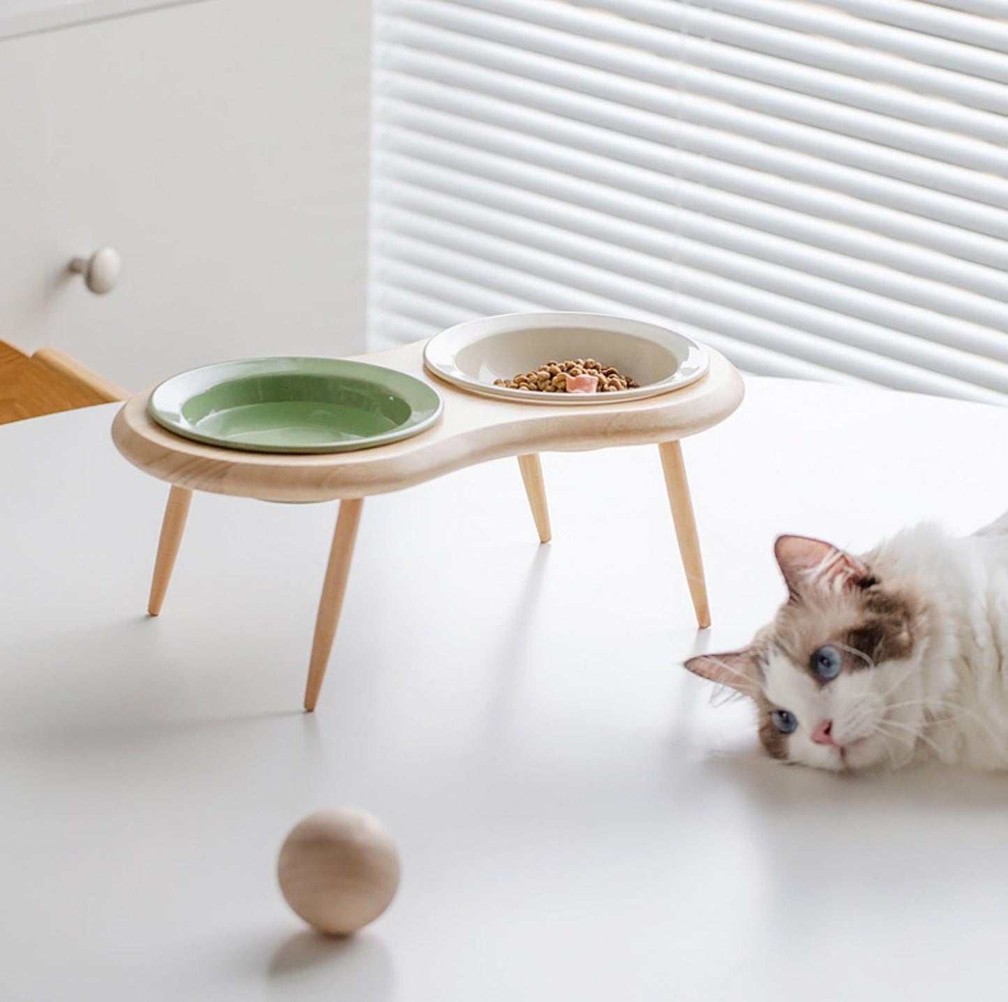 UFO Styled Tilted Cat and Dog Bowl with Elevated Stand