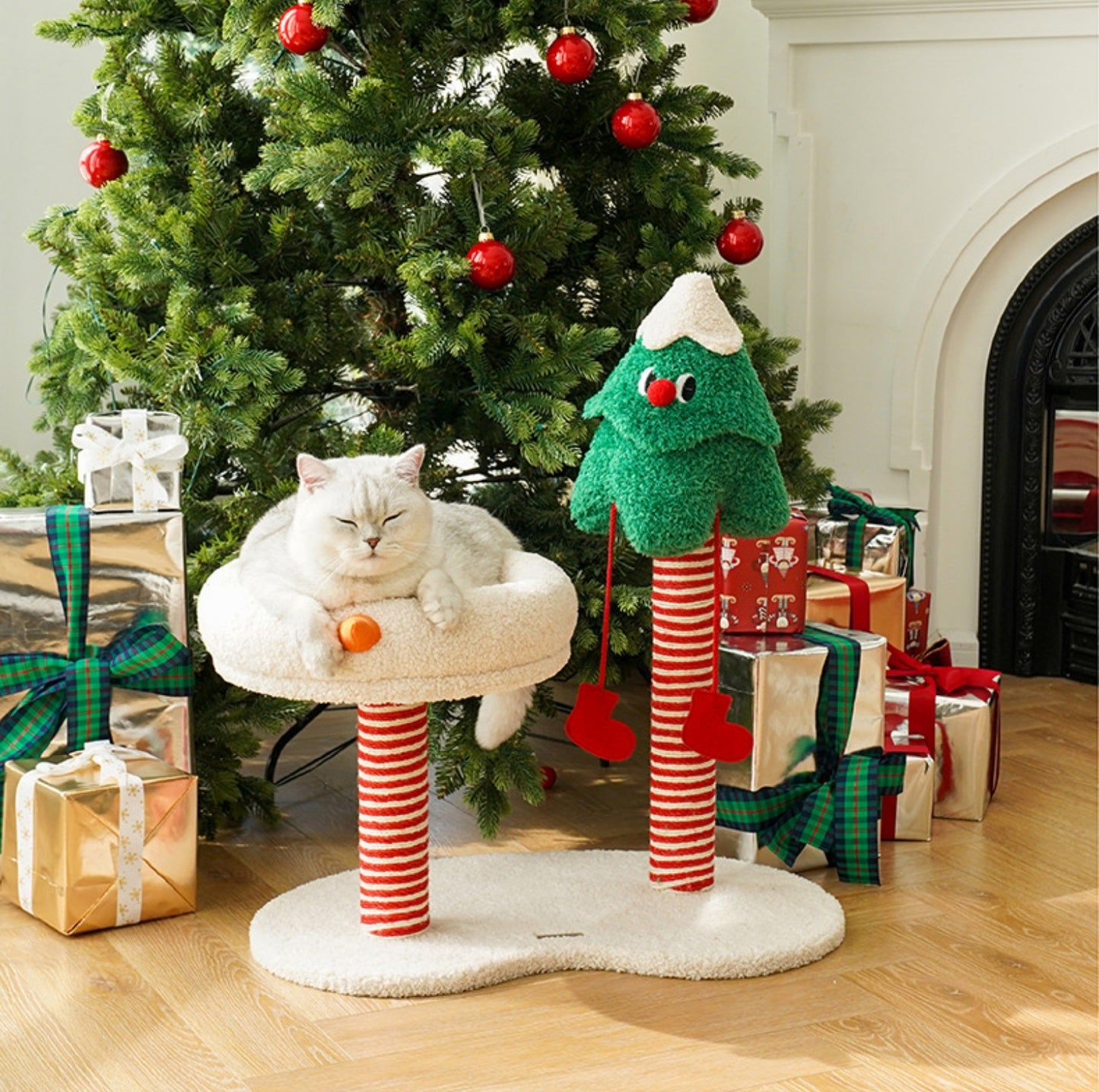 ZeZe Christmas Snow Wonderland Cat Tree & Scratching Post