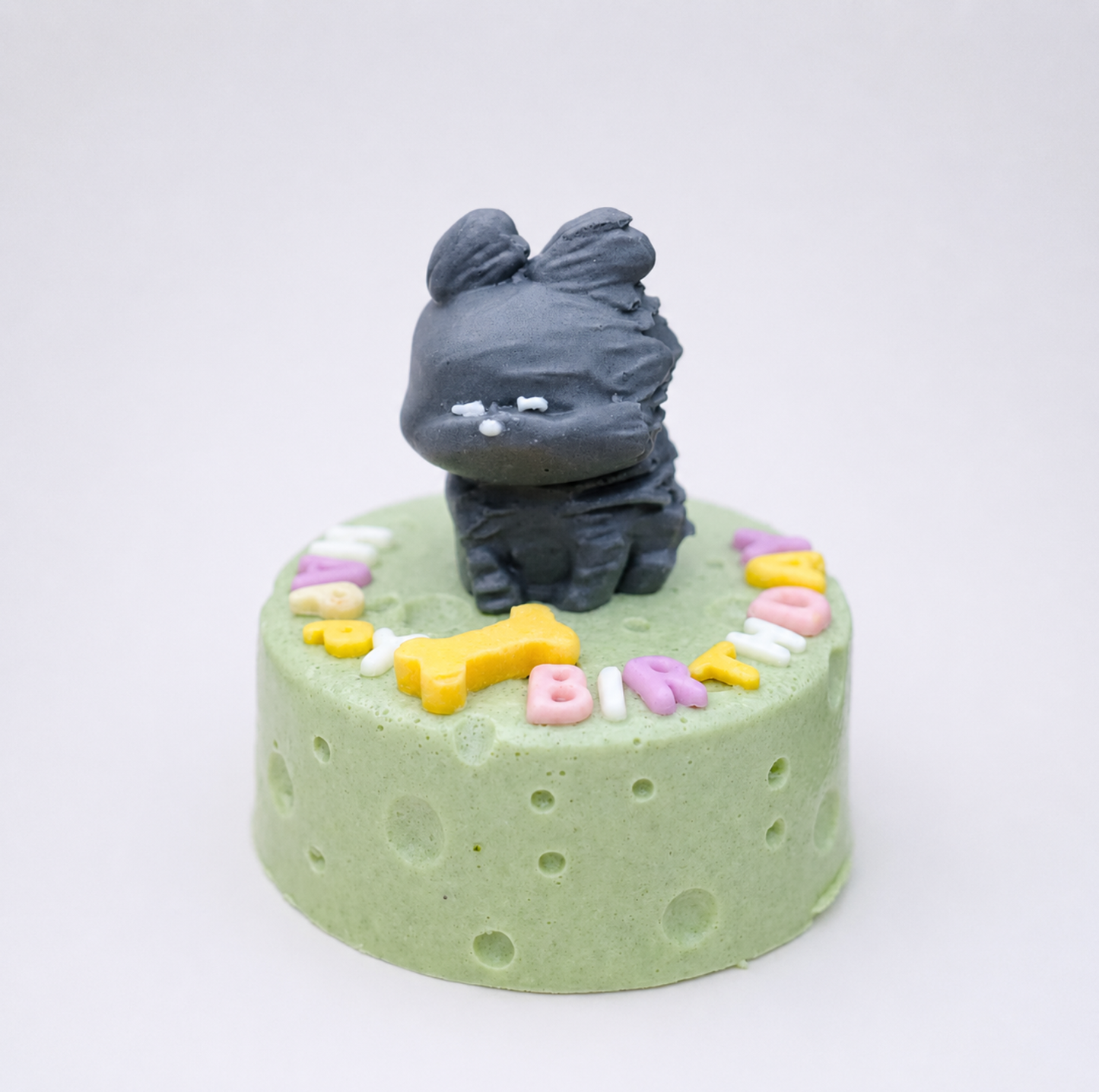Le Petit Paws: Fluffy Breeze. Dog Birthday Cake - Black