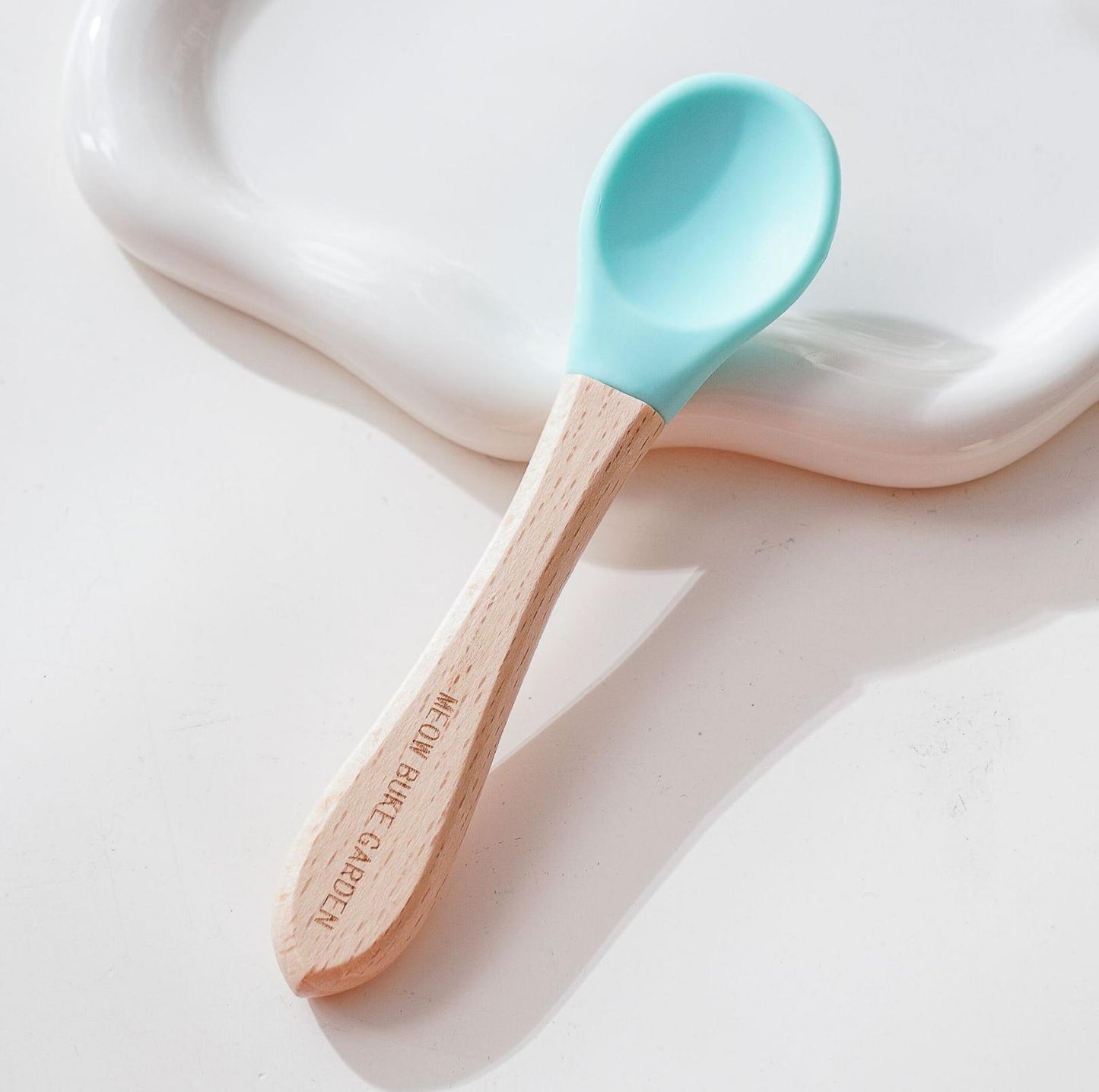 Elegant Baby-Grade Silicone Pet Food Spoon with Wooden Handle