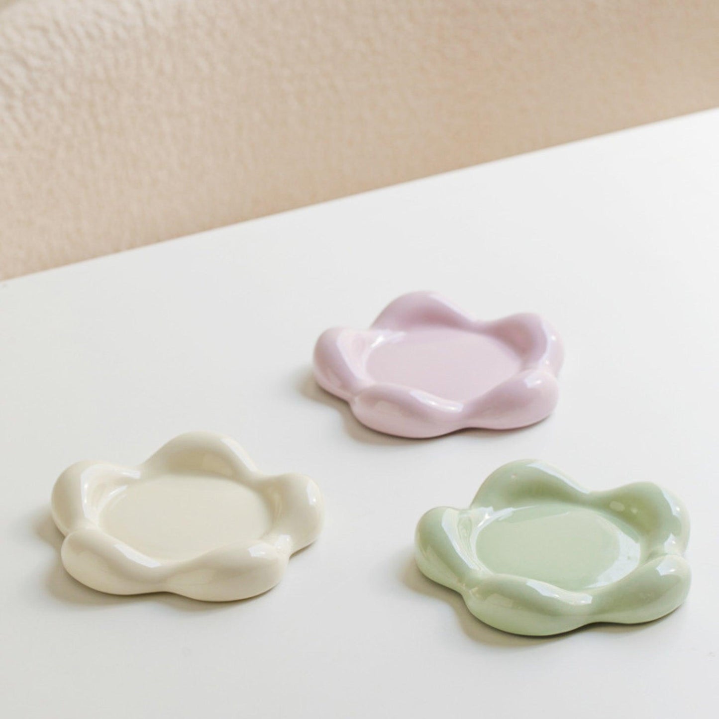 Flower-Shaped Ceramic Pet Food Plate Cat Bowl