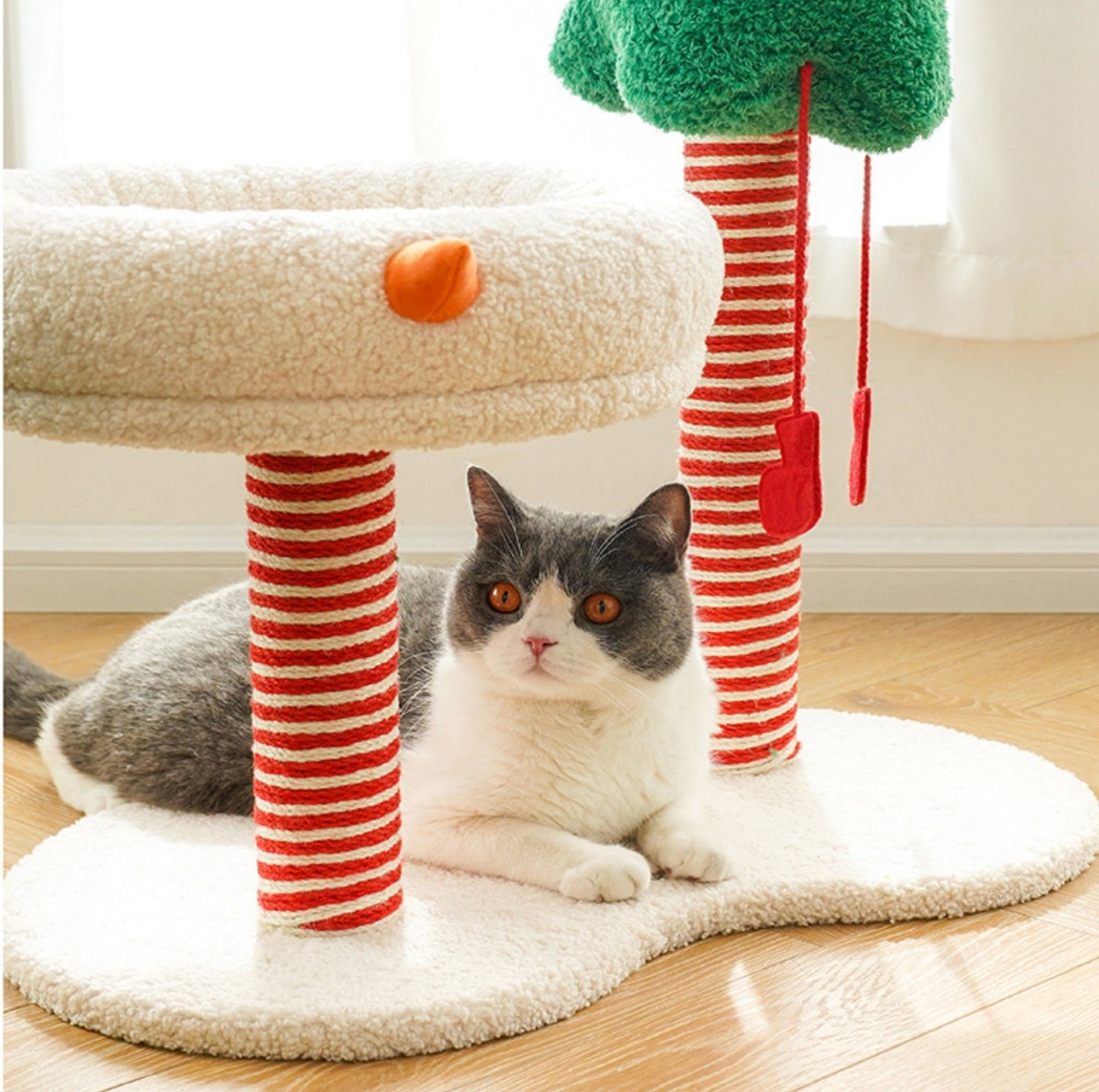 ZeZe Christmas Snow Wonderland Cat Tree & Scratching Post