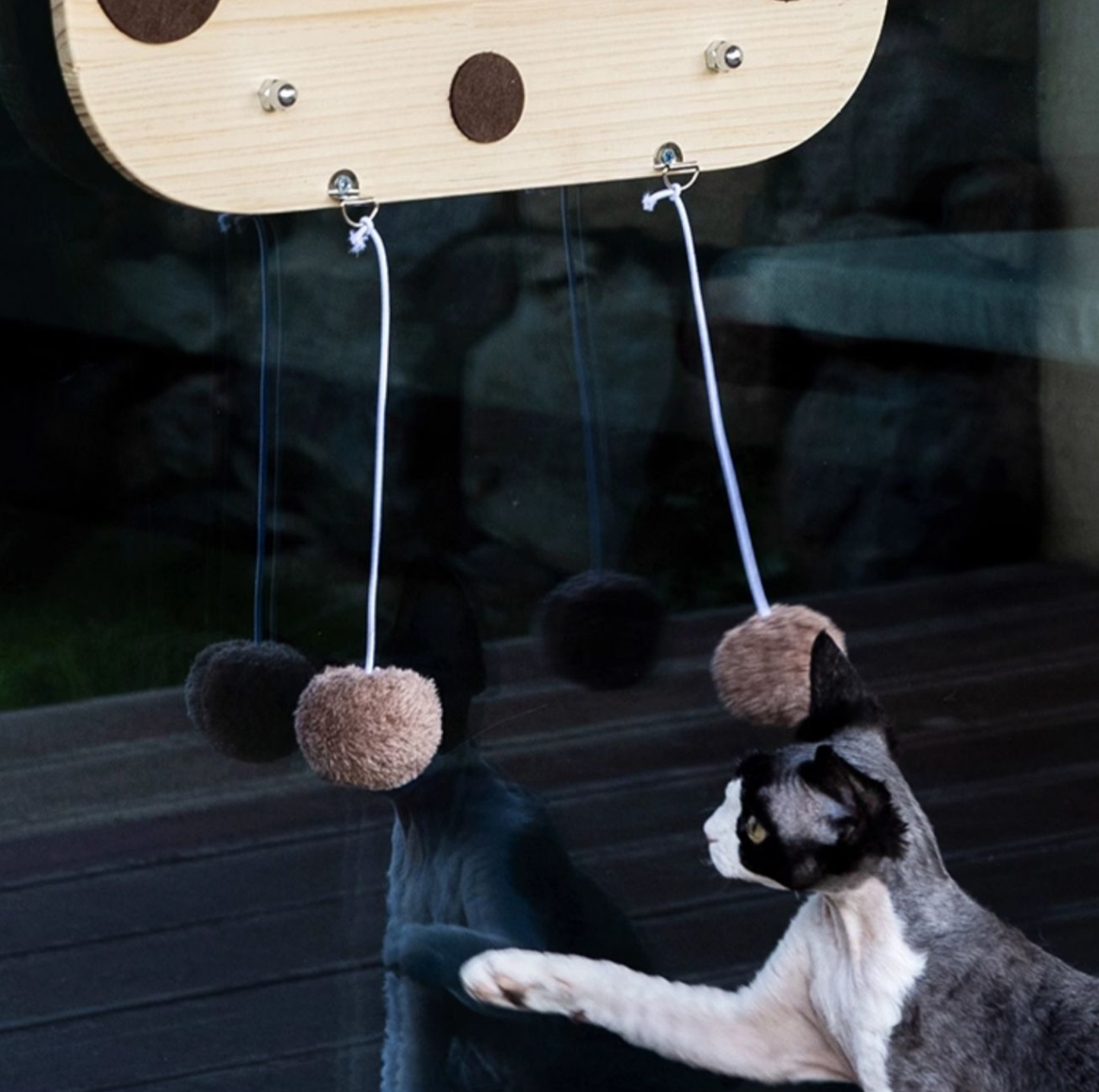 Giraffe-Themed Window/Tile-Mounted Cat Tree with Suction Cups