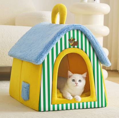 Cosy Cabin-Style Enclosed Pet House with Carry Handle