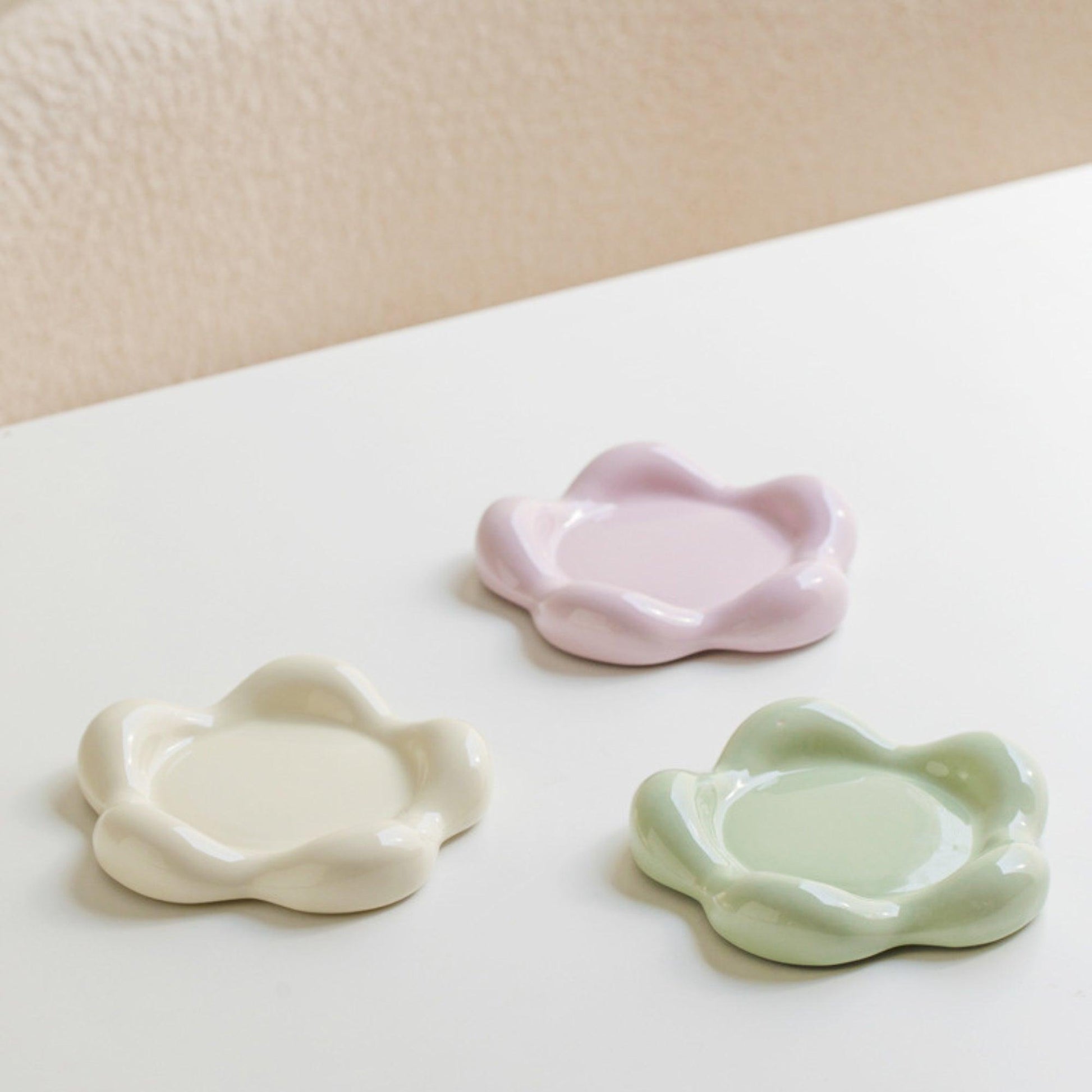 Flower-Shaped Ceramic Pet Food Plate Cat Bowl - {{product.type}} - PawPawUp