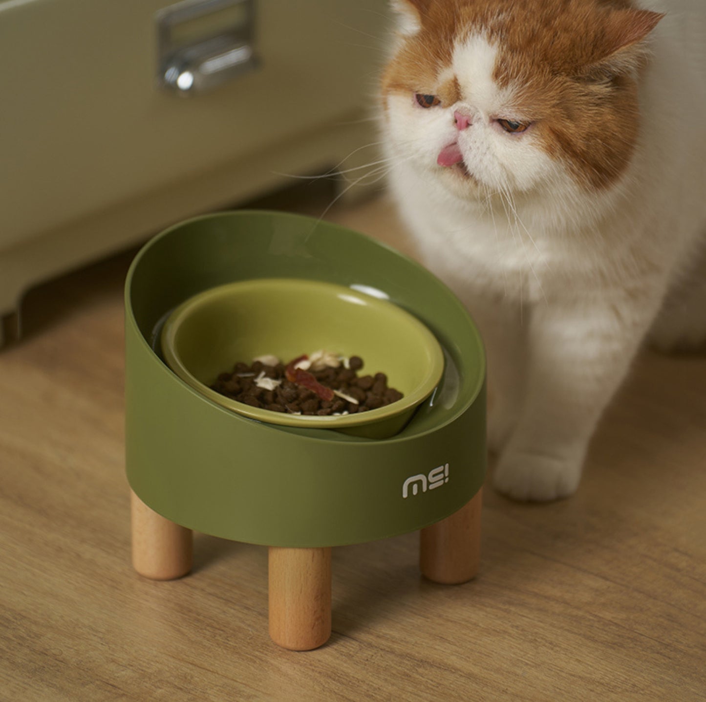 Makesure Rolls Elevated Ceramic Pet Bowl with Wooden Stand - {{product.type}} - PawPawUp