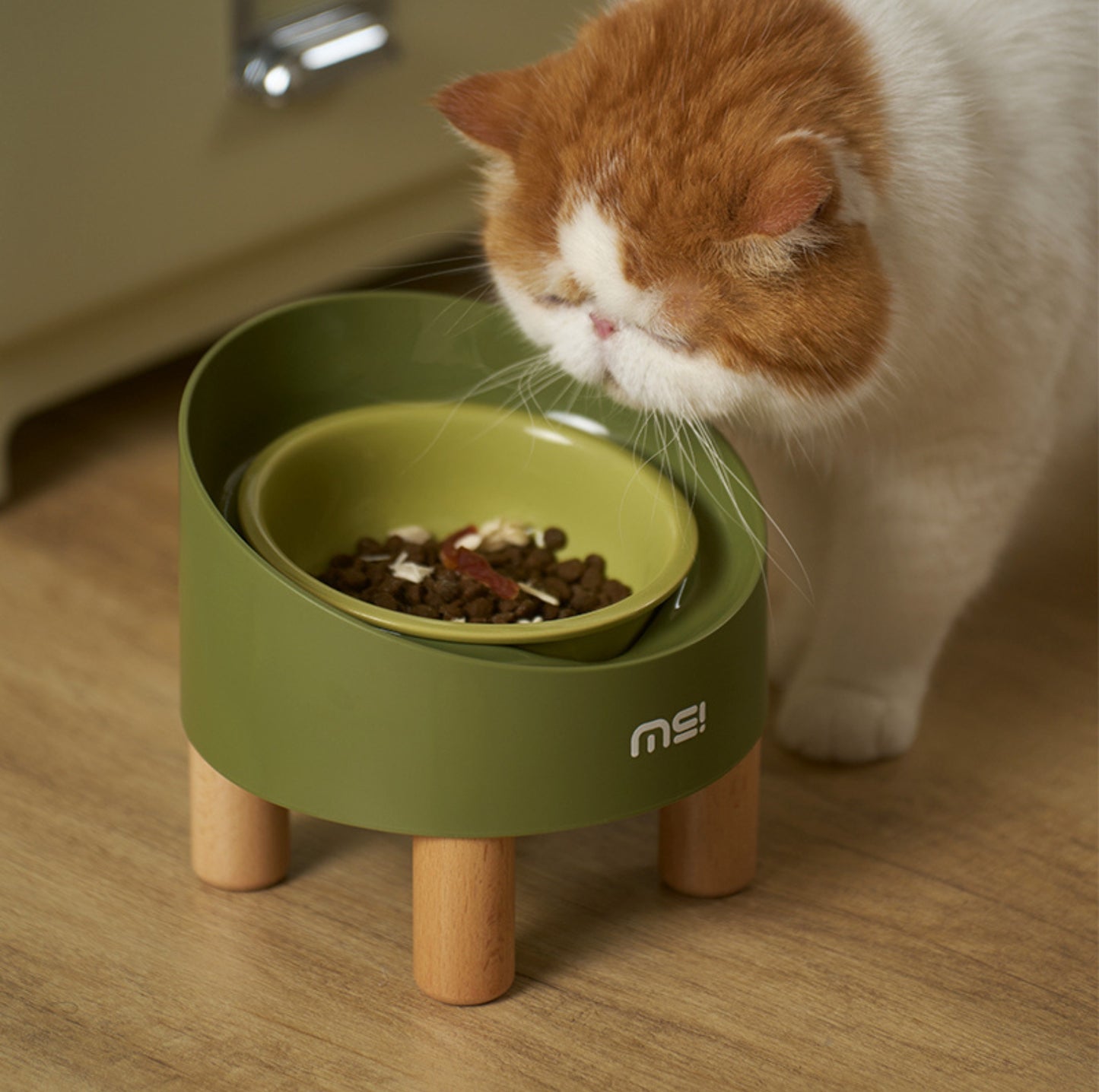 Makesure Rolls Elevated Ceramic Pet Bowl with Wooden Stand - {{product.type}} - PawPawUp