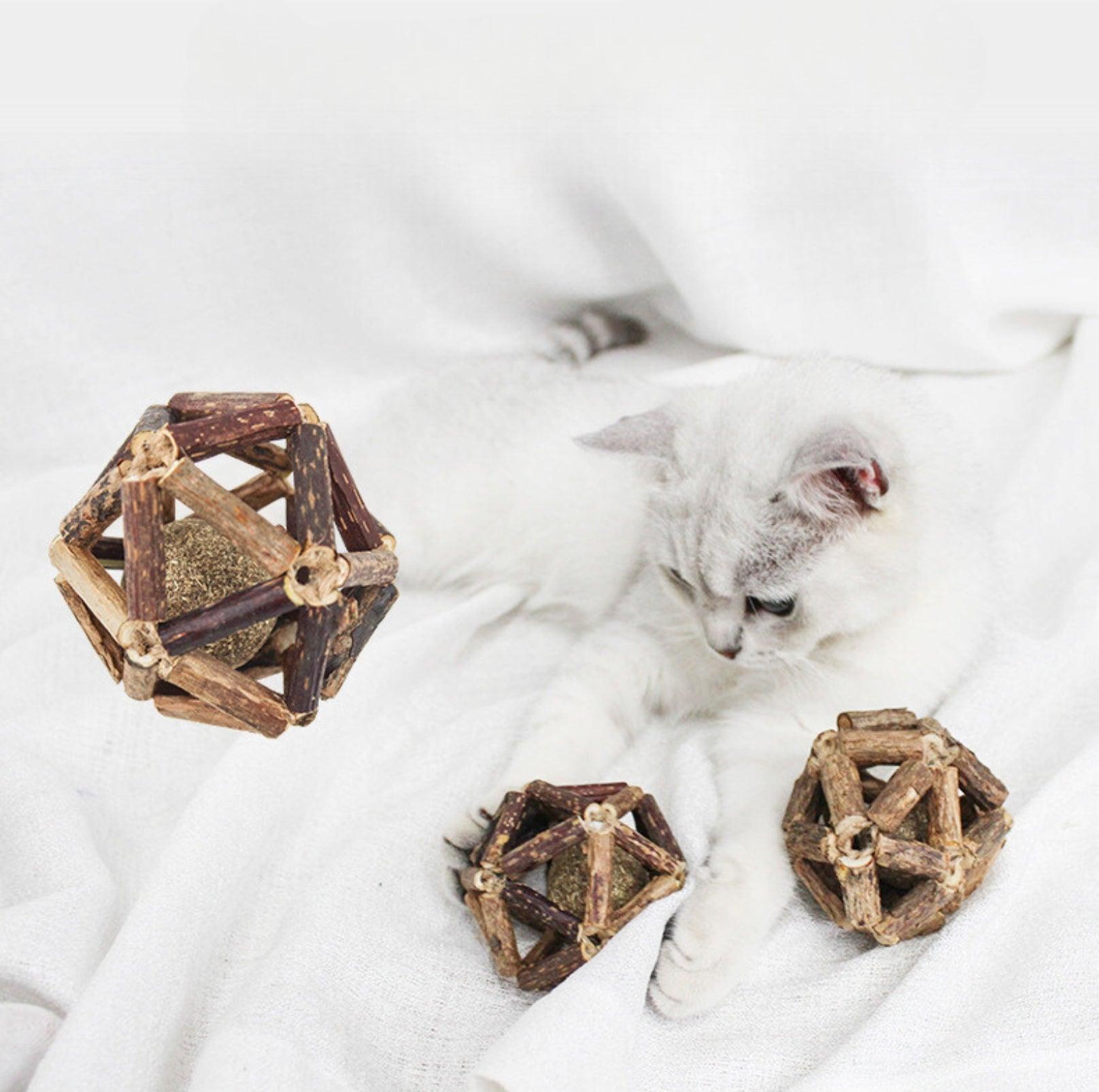 Natural Catnip & Silvervine Ball Cat Toys - Stress Relief for Delighted Cats - {{product.type}} - PawPawUp