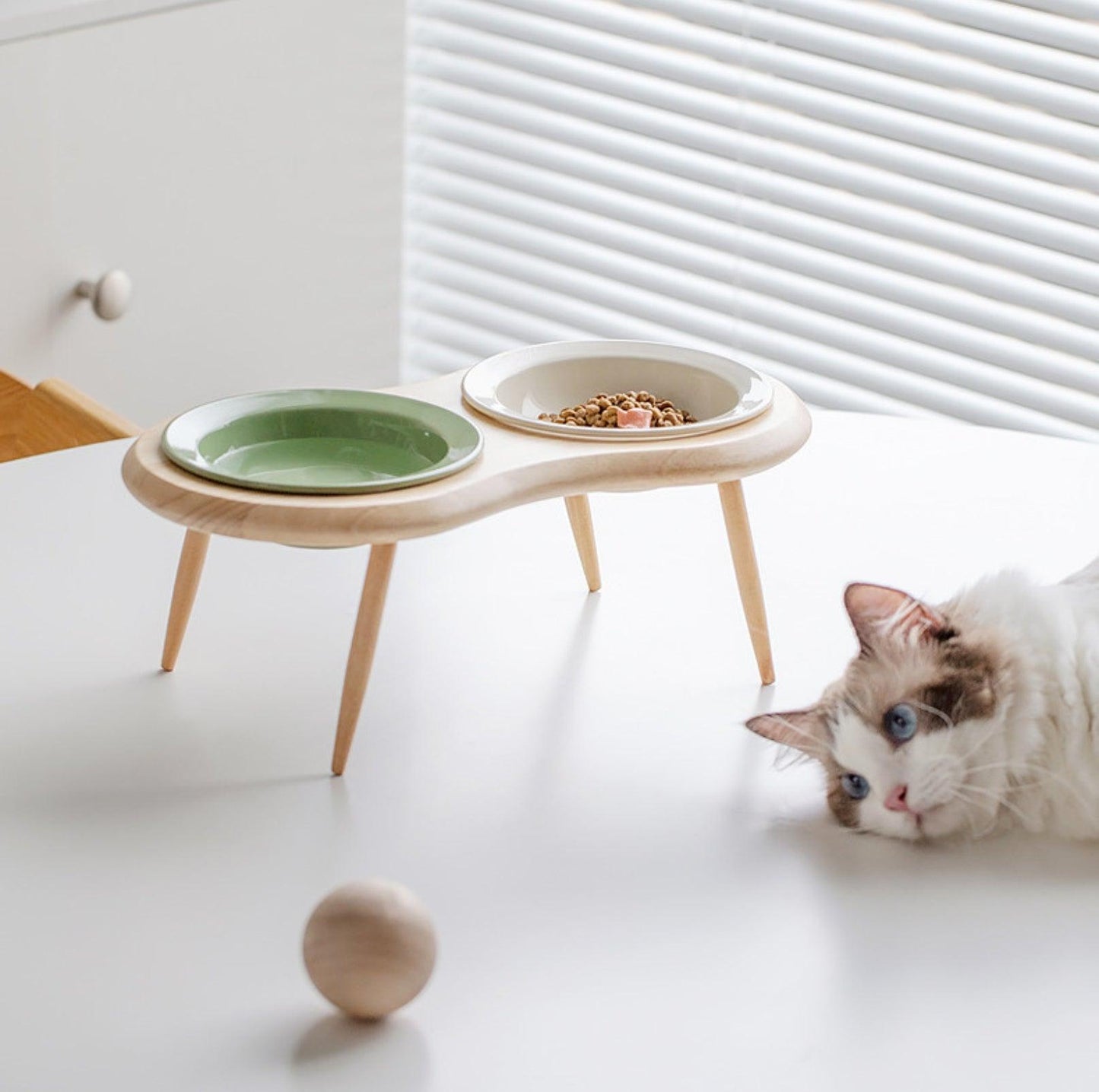 UFO Styled Tilted Cat and Dog Bowl with Elevated Stand - {{product.type}} - PawPawUp