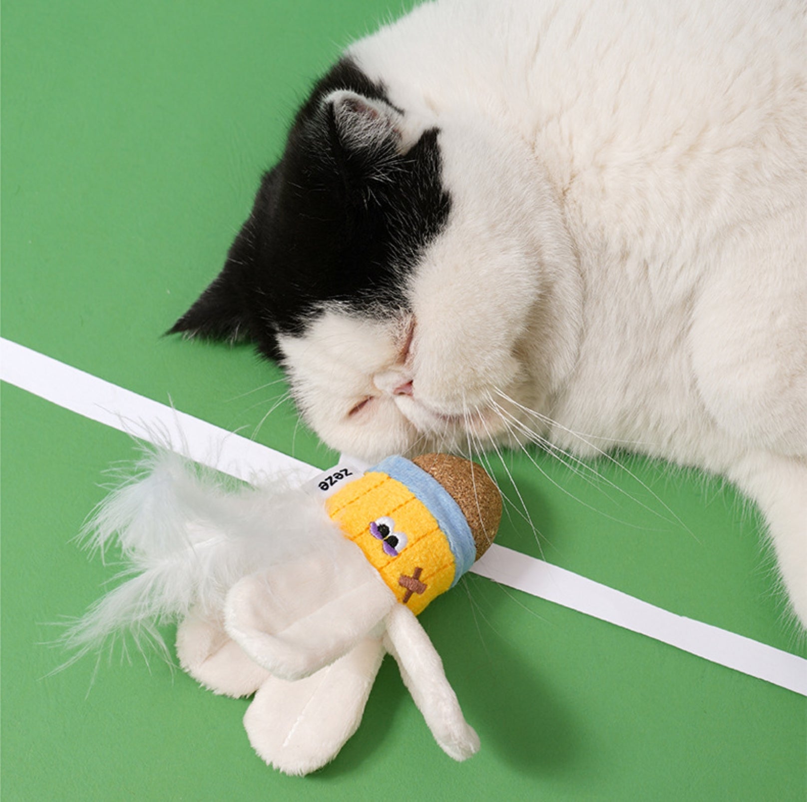 ZeZe Feather Shuttlecock Cat Toy – Plush Catnip Crinkle Toy - {{product.type}} - PawPawUp