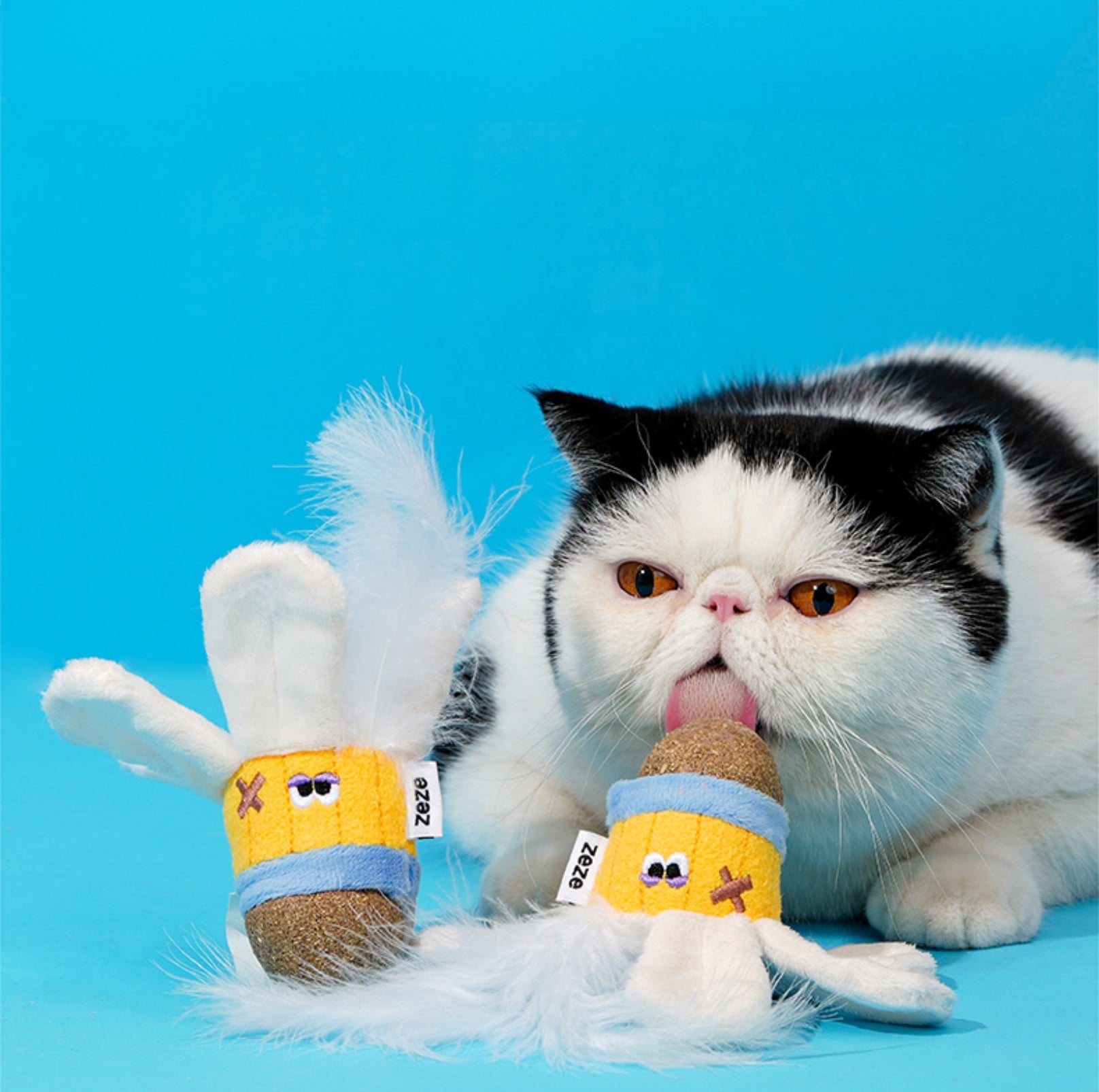 ZeZe Feather Shuttlecock Cat Toy – Plush Catnip Crinkle Toy - {{product.type}} - PawPawUp