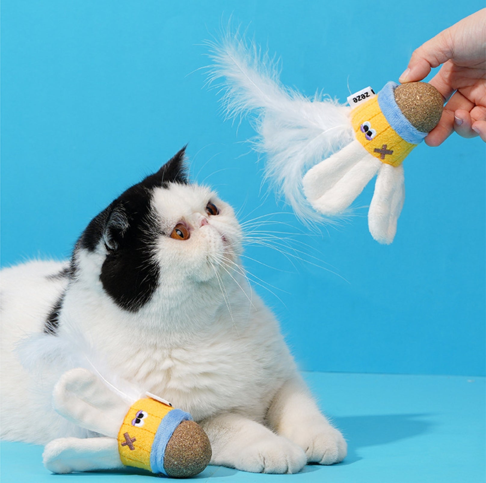 ZeZe Feather Shuttlecock Cat Toy – Plush Catnip Crinkle Toy - {{product.type}} - PawPawUp