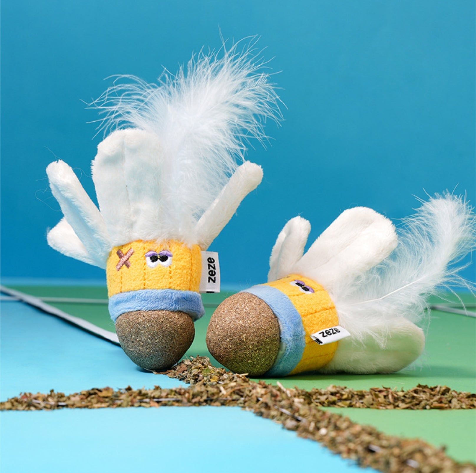 ZeZe Feather Shuttlecock Cat Toy – Plush Catnip Crinkle Toy - {{product.type}} - PawPawUp