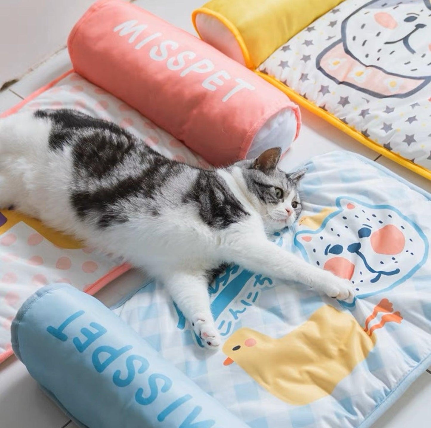 MissPet "My Cool Couch" Cat Bed Dog Bed Made with Cool Feeling Silk - {{product.type}} - PawPawUp